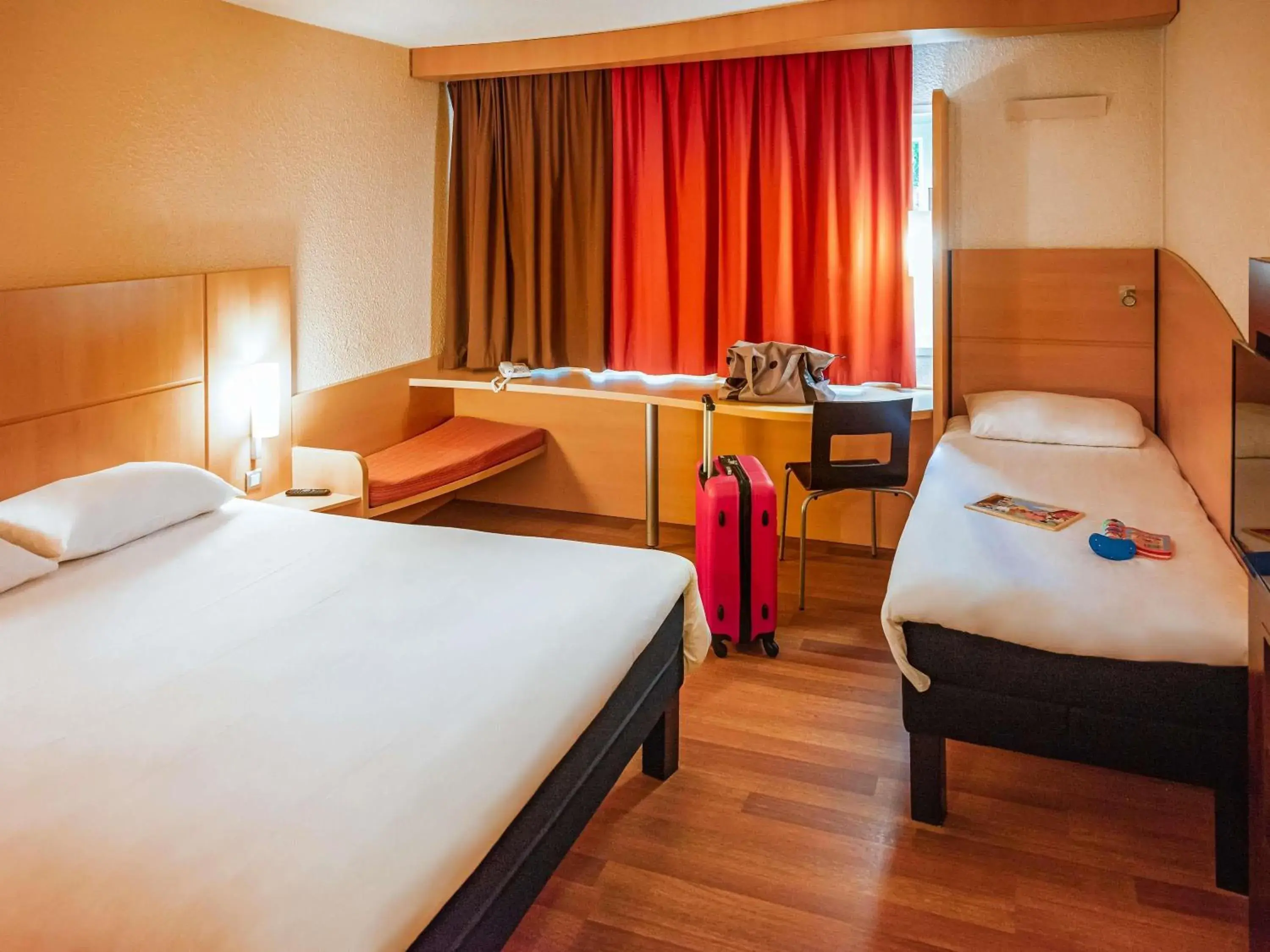 Bedroom, Bed in ibis Belfort Danjoutin Bedroom, Bed in ibis Belfort Danjoutin