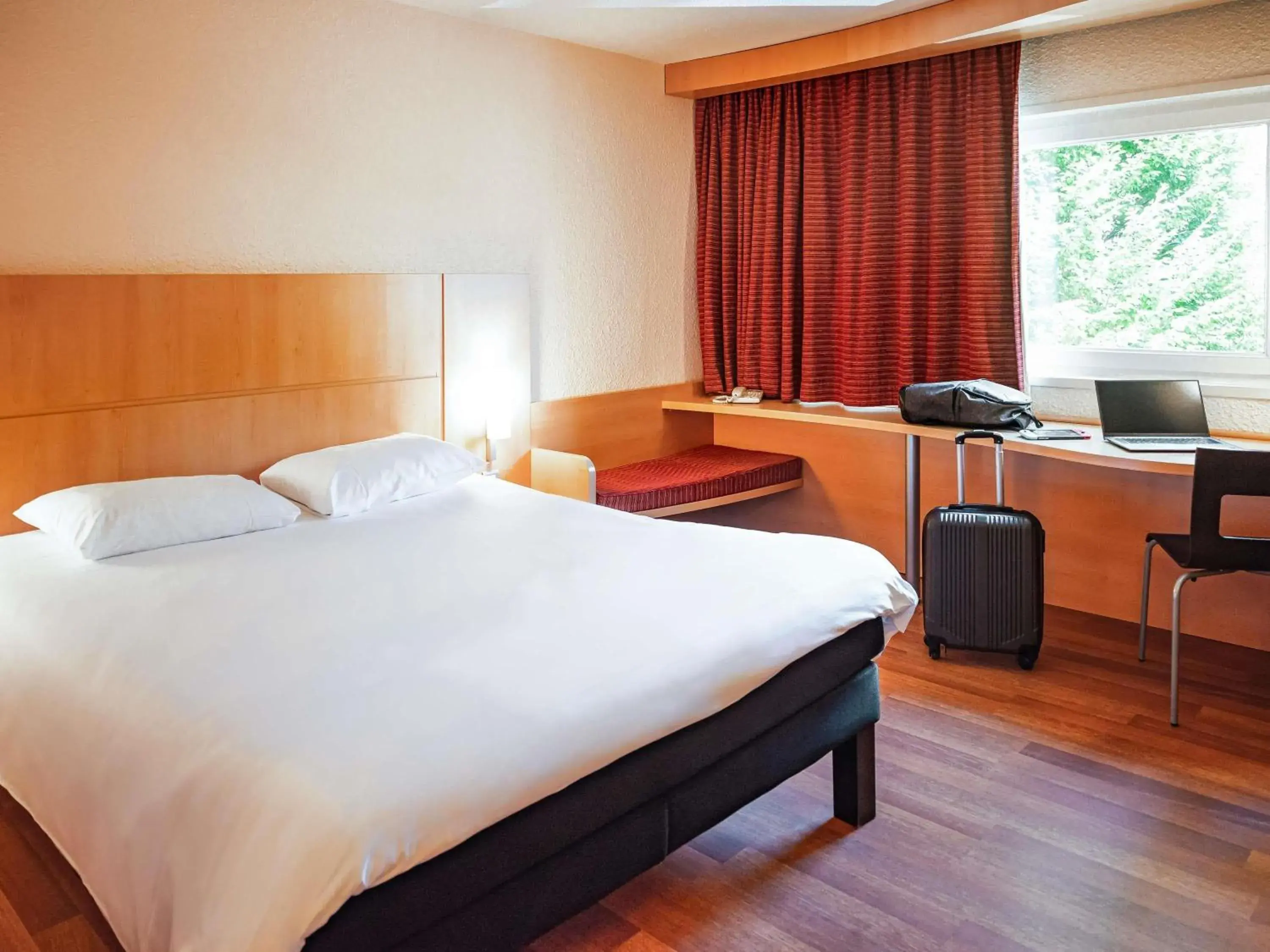 Bedroom, Bed in ibis Belfort Danjoutin Bedroom, Bed in ibis Belfort Danjoutin