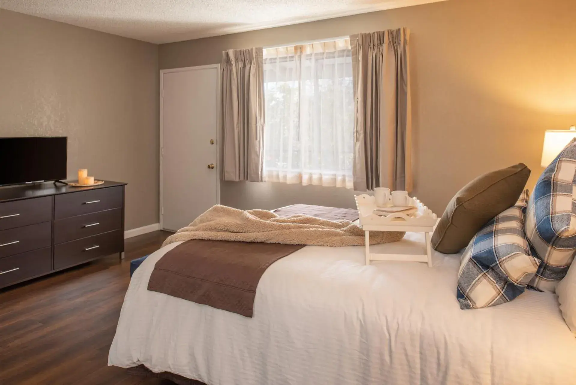 Bedroom, Bed in Thunderbird Resort Club Bedroom, Bed in Thunderbird Resort Club