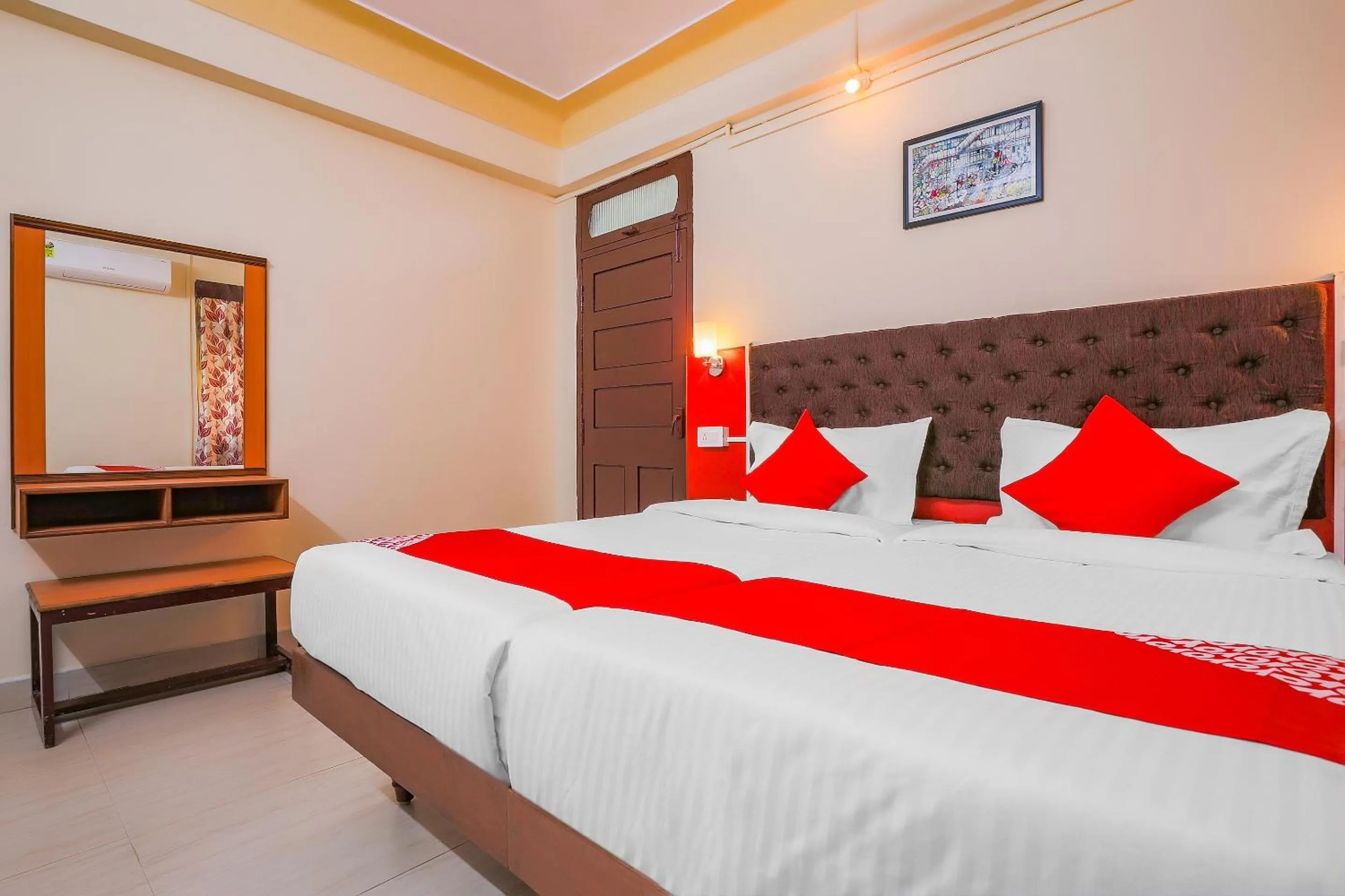 Bedroom, Bed in Sanman Hotels