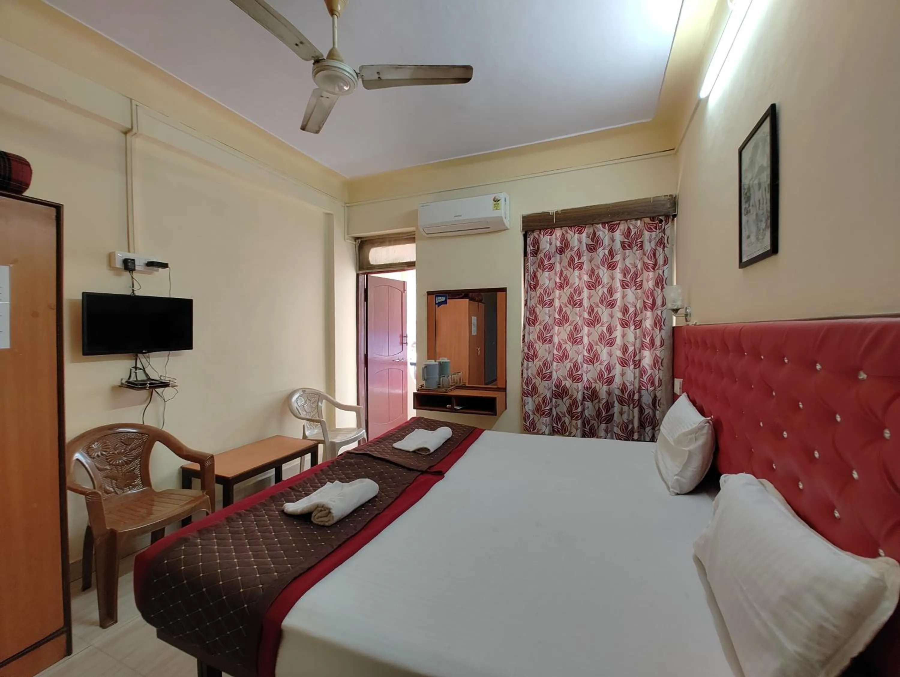 Bed in Sanman Hotels