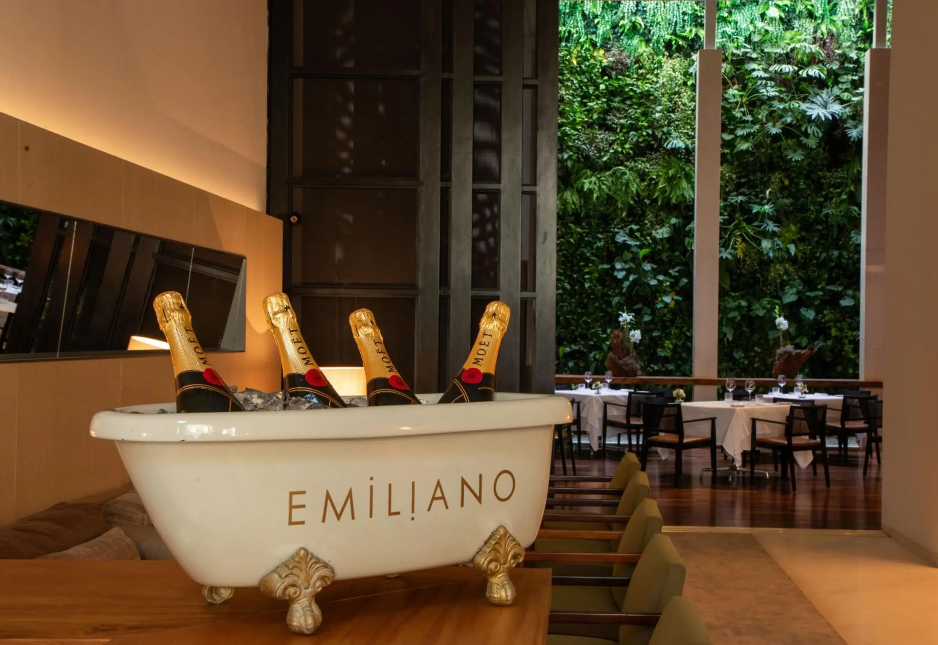 Lounge or bar in Emiliano São Paulo Lounge or bar in Emiliano São Paulo