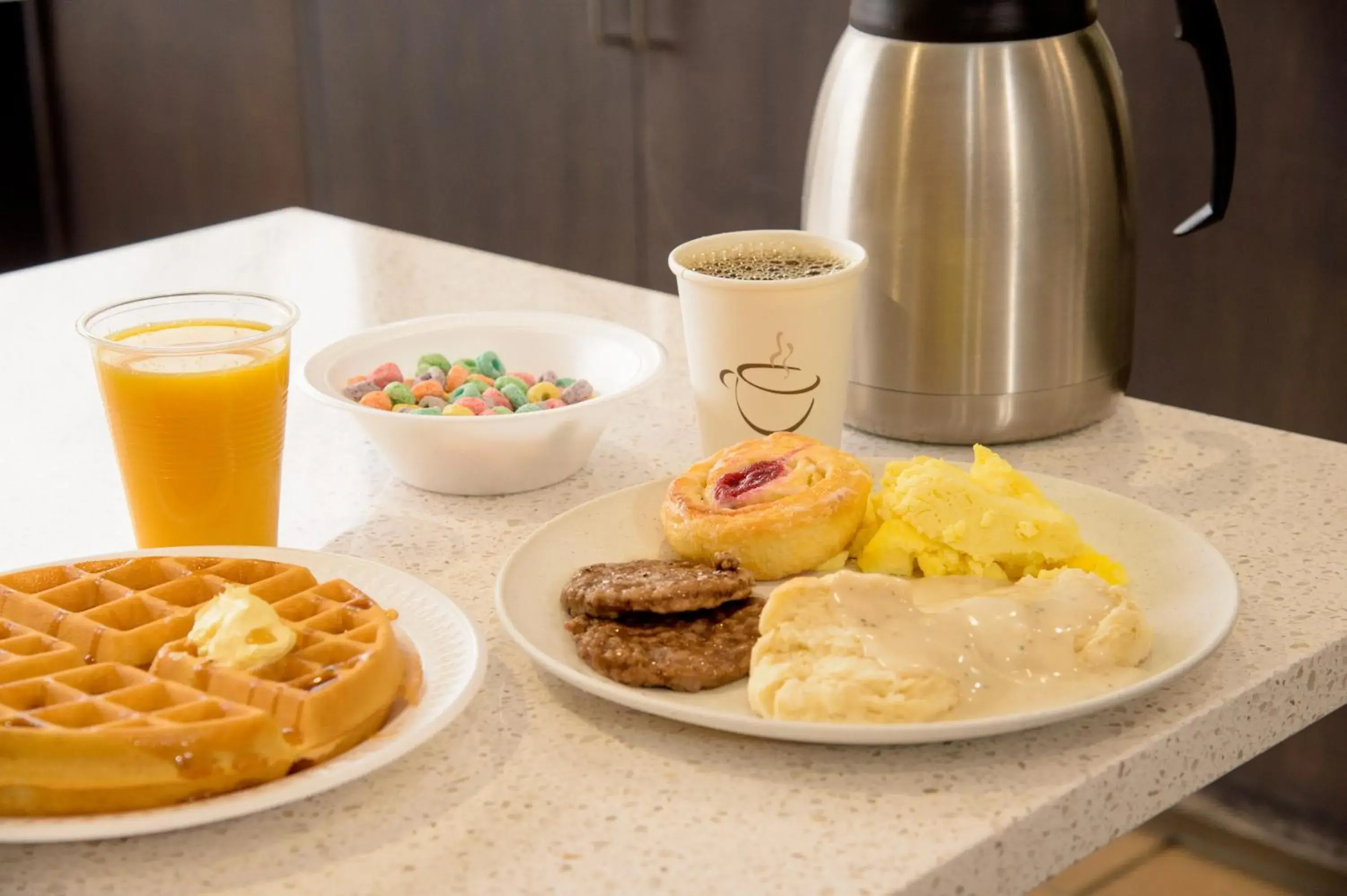 Breakfast in Pigeon River Inn Breakfast in Pigeon River Inn