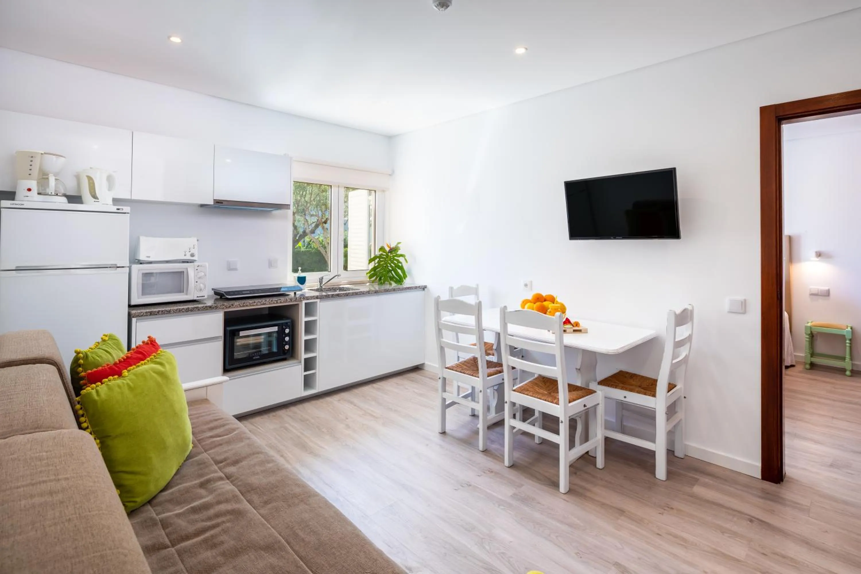 Spring in Apartamentos Flor da Laranja, Albufeira by AlgarveBlossom