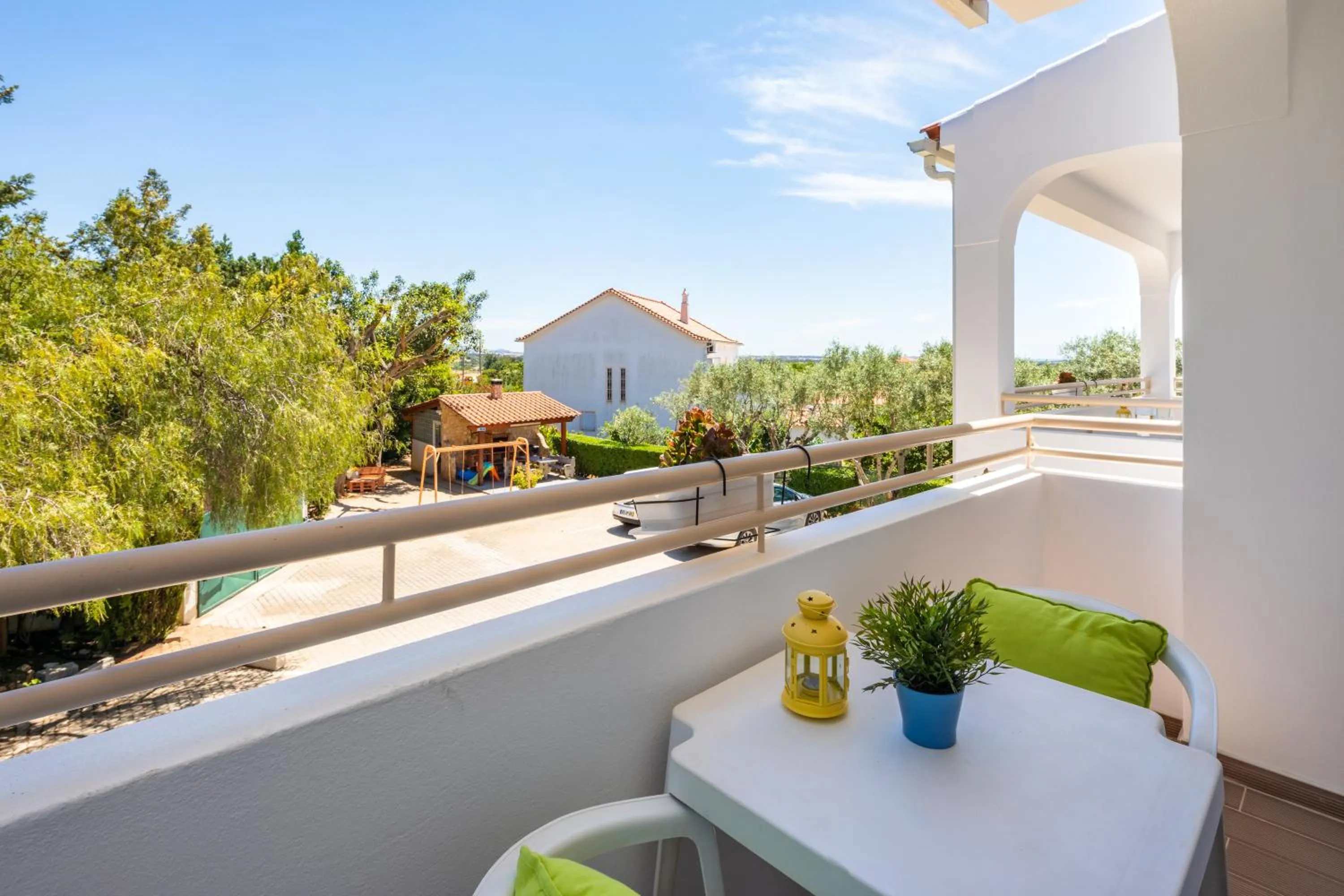 Spring in Apartamentos Flor da Laranja, Albufeira by AlgarveBlossom