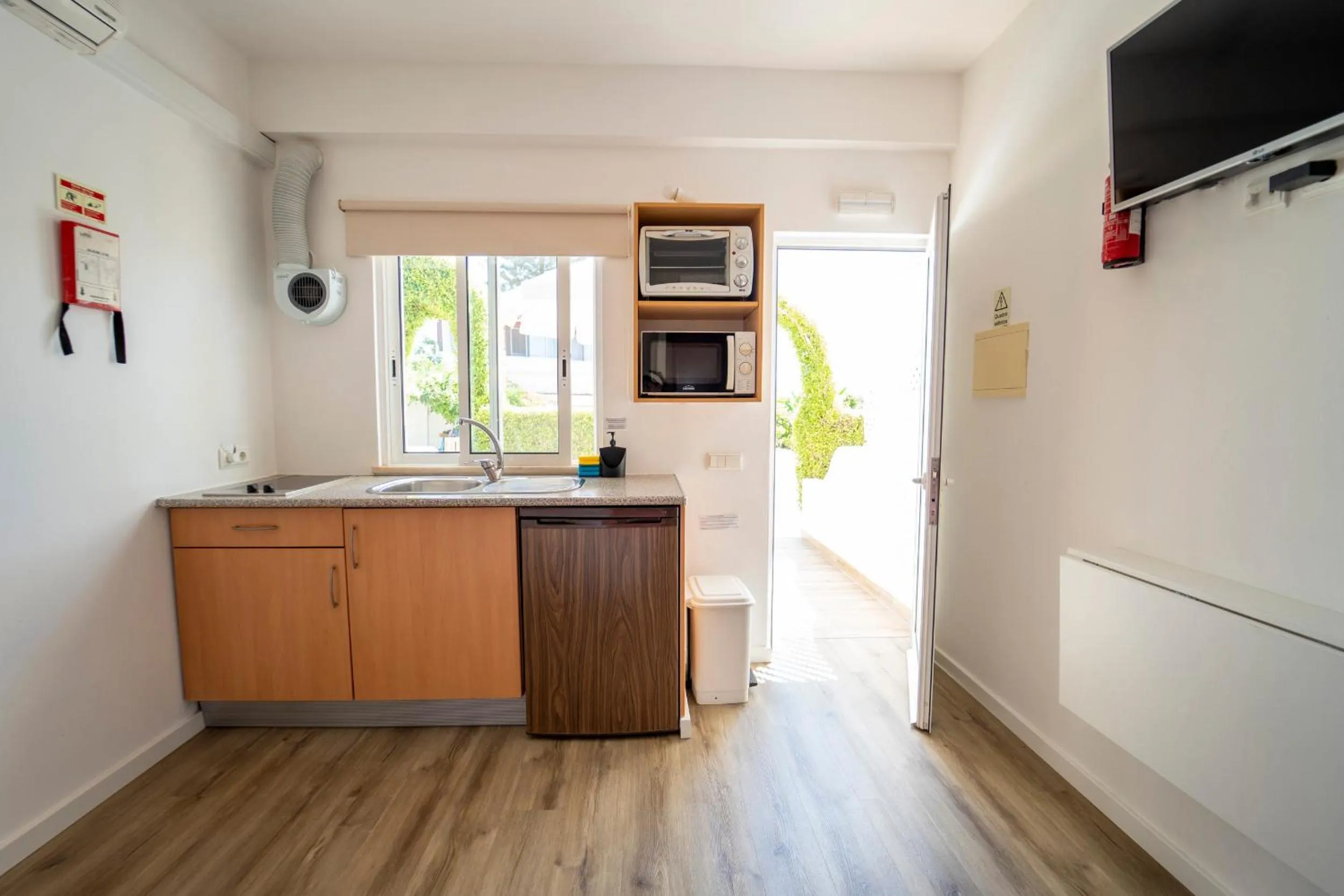 Kitchen or kitchenette in Apartamentos Flor da Laranja, Albufeira by AlgarveBlossom