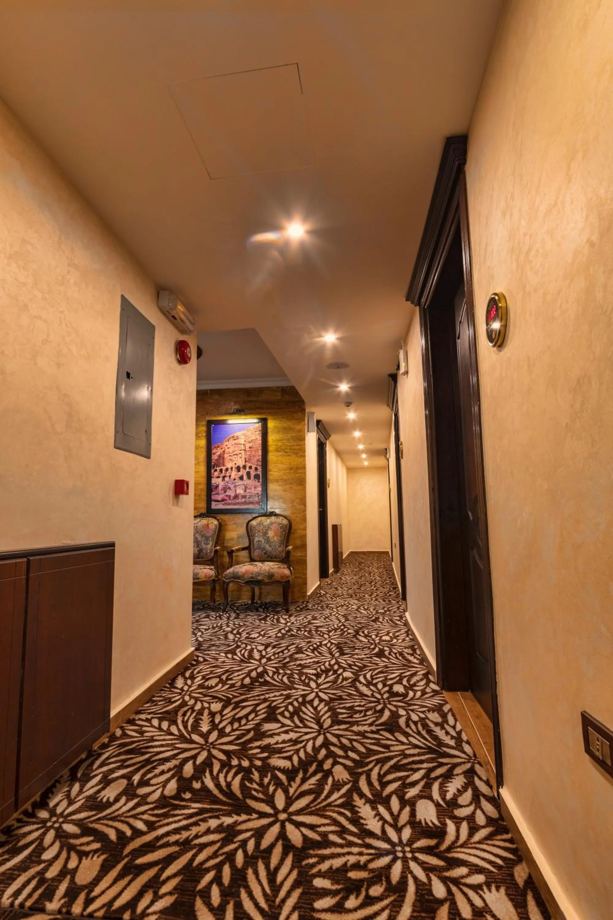 Floor plan, Bed in Town Season Hotel