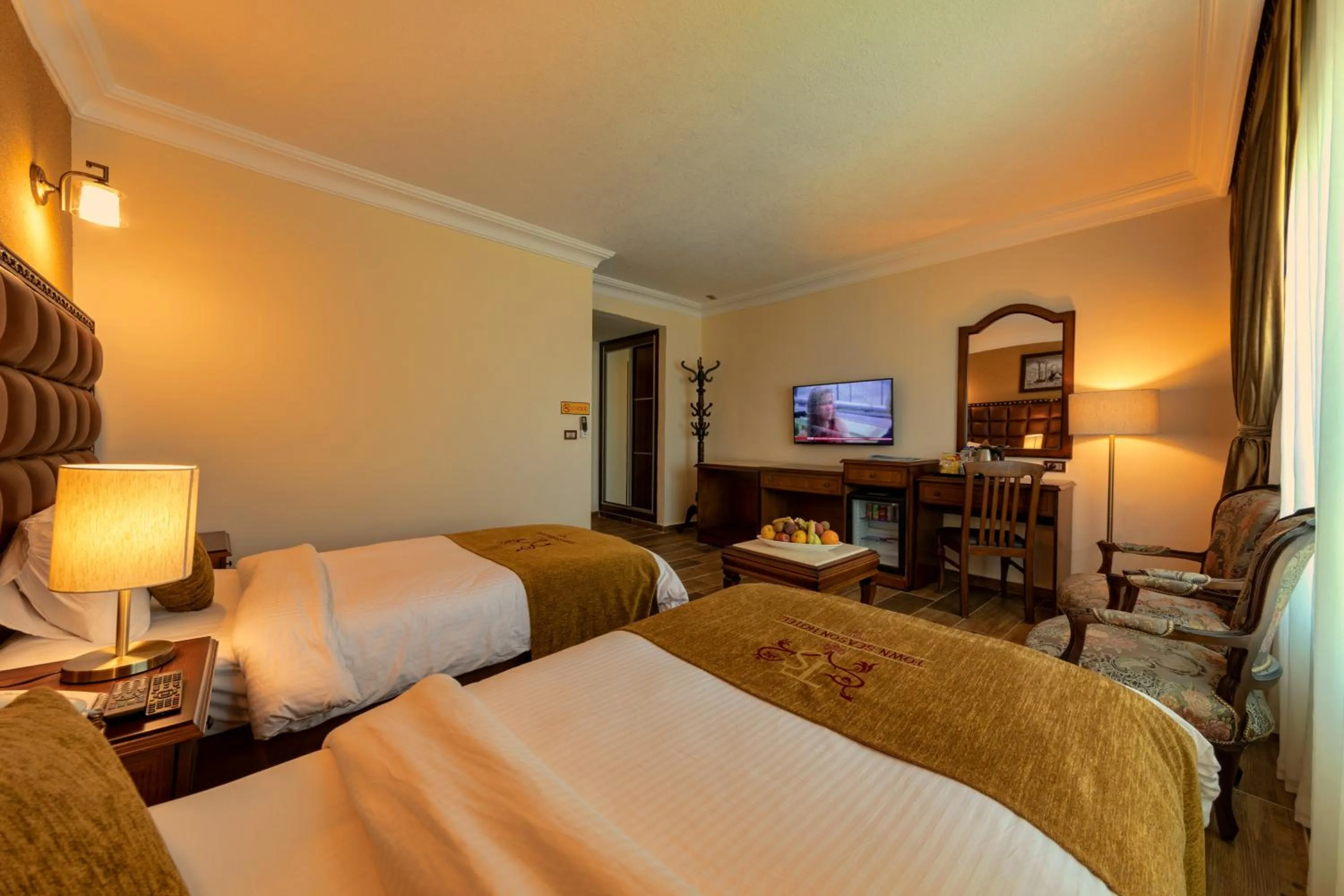 TV and multimedia, Bed in Town Season Hotel
