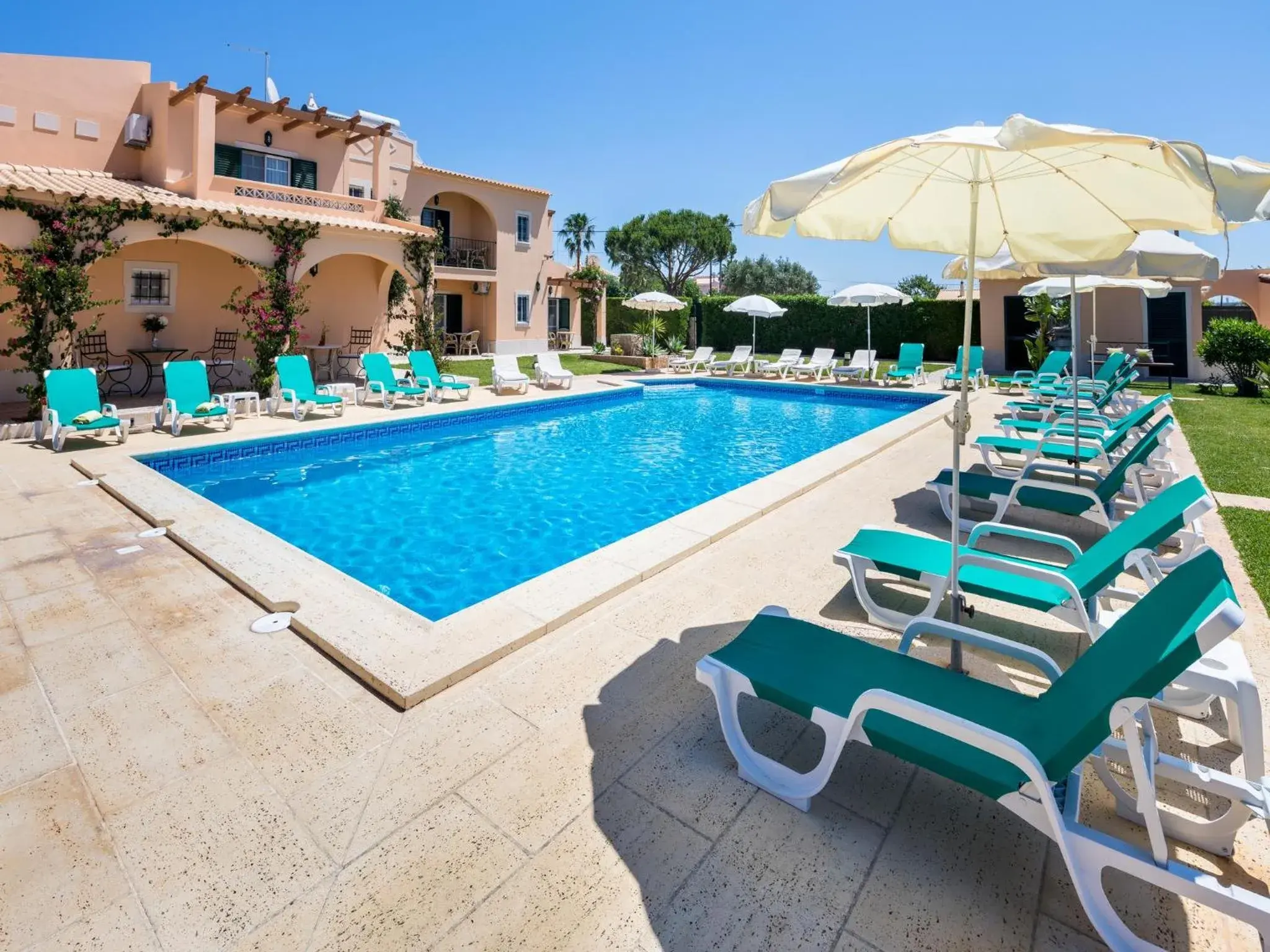 Property building in Apartamentos Monte dos Avós, Albufeira by AlgarveBlossom Property building in Apartamentos Monte dos Avós, Albufeira by AlgarveBlossom