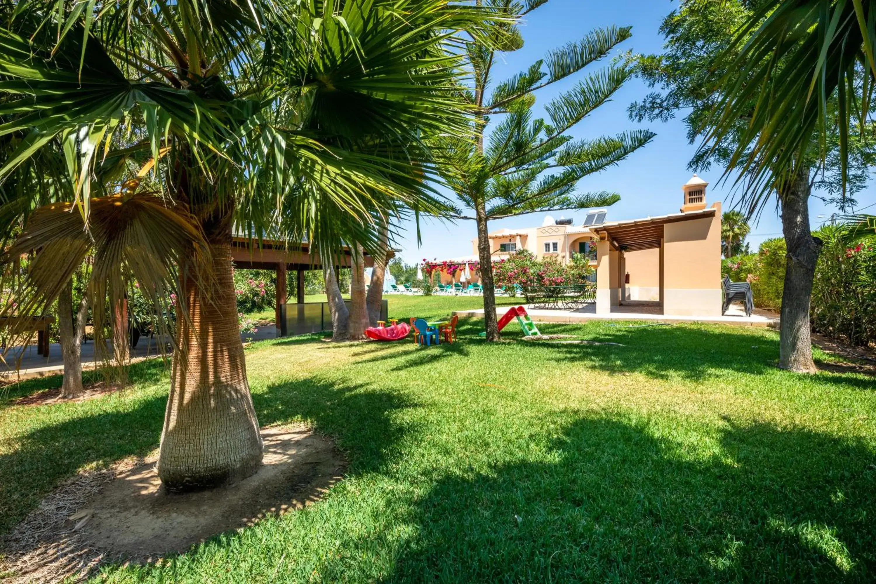 Property building in Apartamentos Monte dos Avós, Albufeira by AlgarveBlossom Property building in Apartamentos Monte dos Avós, Albufeira by AlgarveBlossom