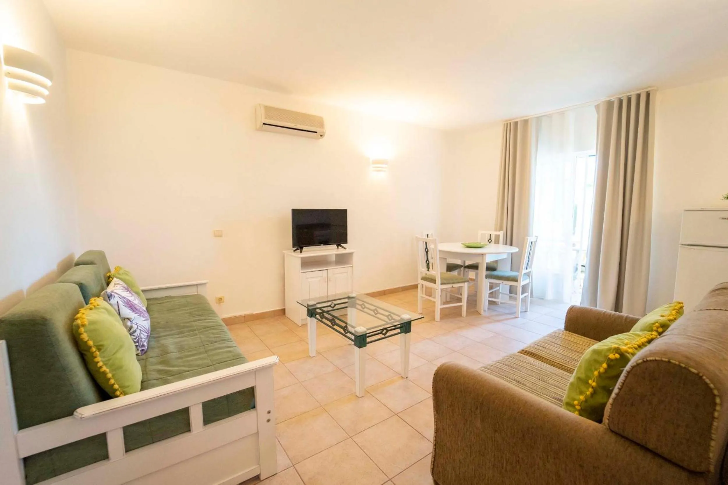 Apartamentos Monte dos Avós, Albufeira by AlgarveBlossom