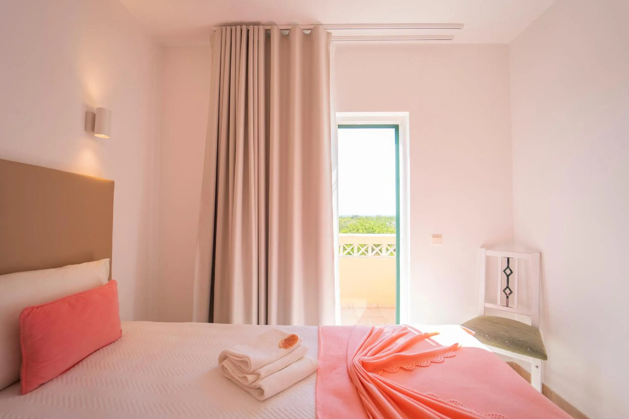 Bed in Apartamentos Monte dos Avós, Albufeira by AlgarveBlossom