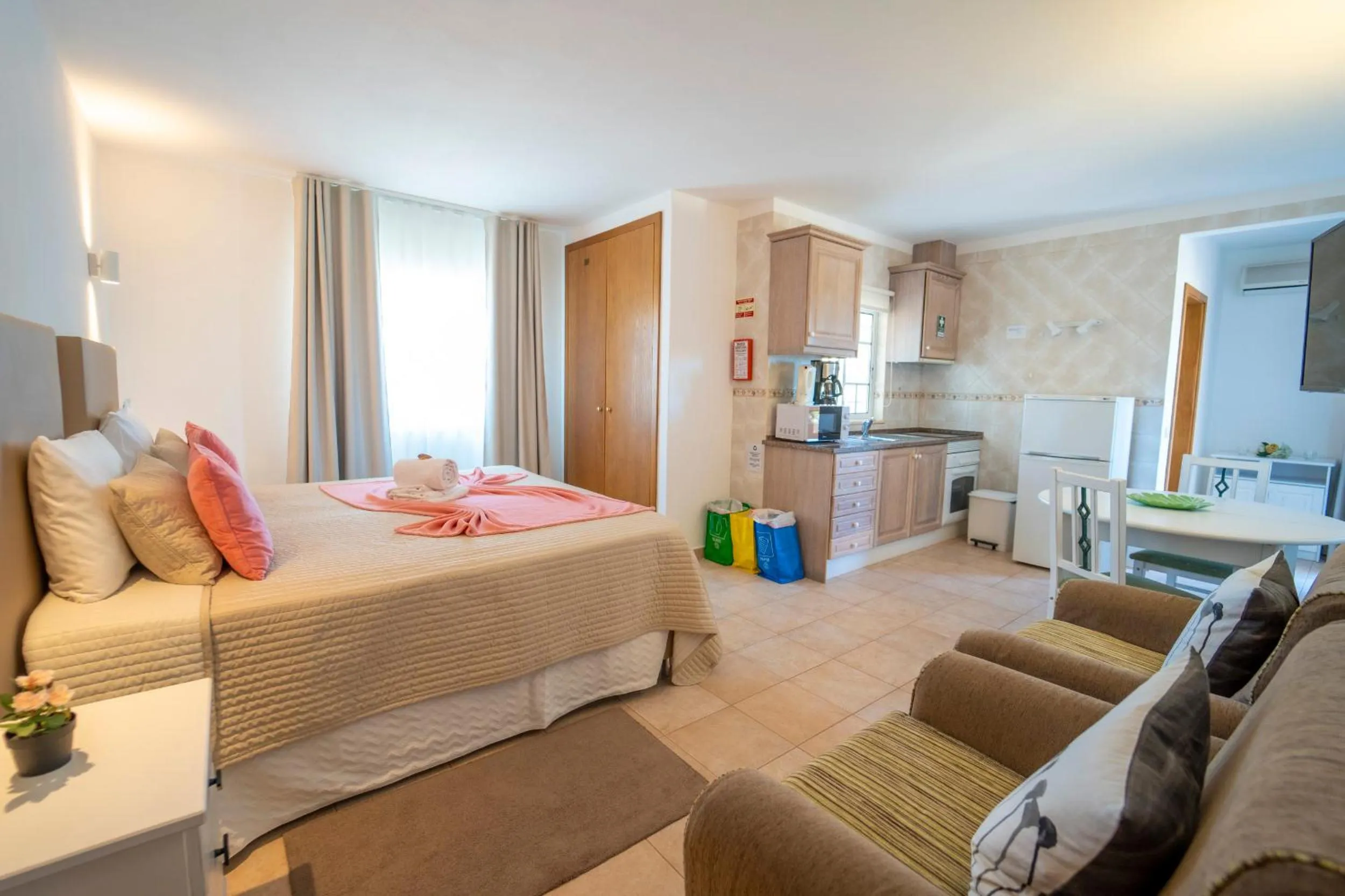 Apartamentos Monte dos Avós, Albufeira by AlgarveBlossom