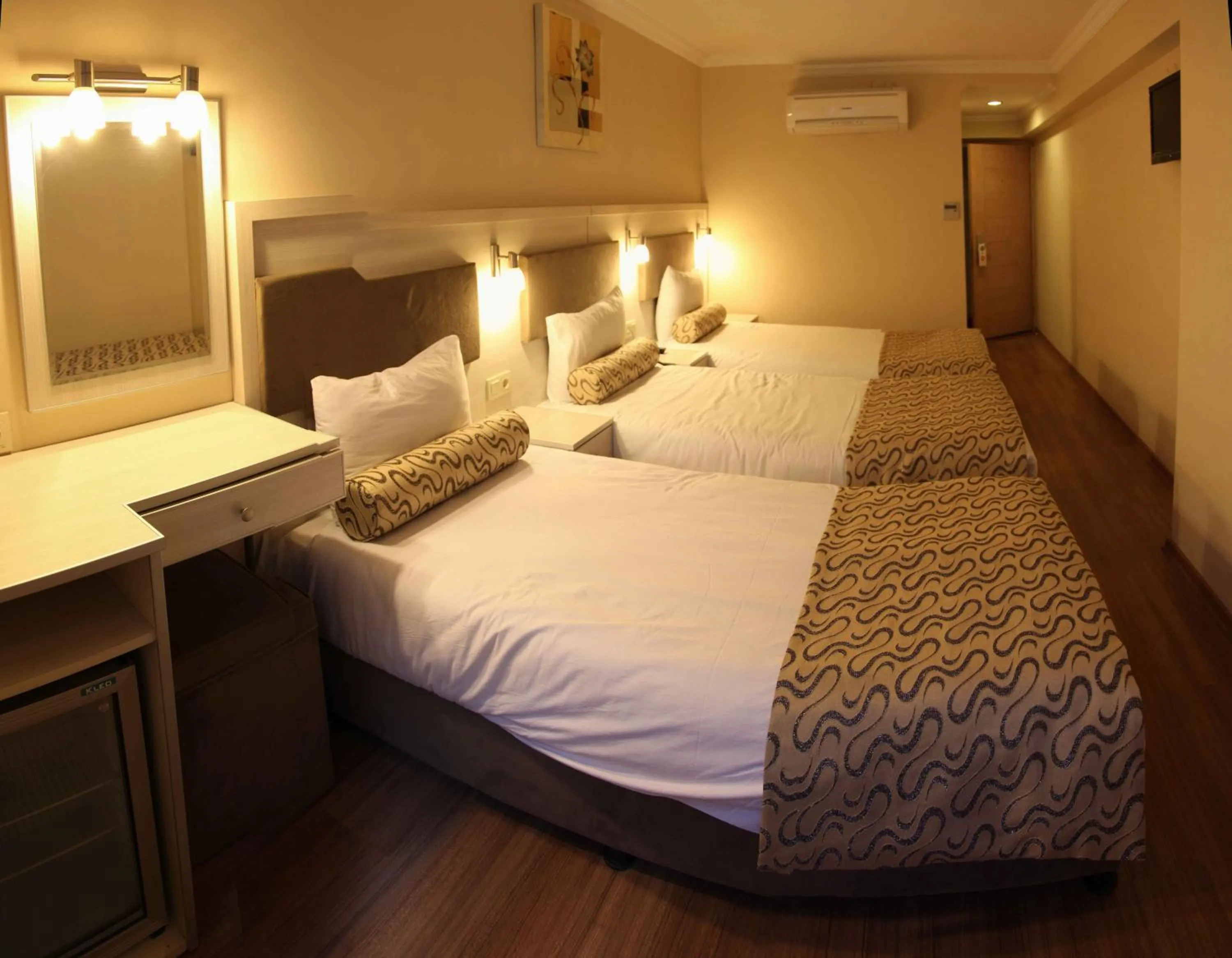 Photo of the whole room, Bed in Grand Zeybek Hotel