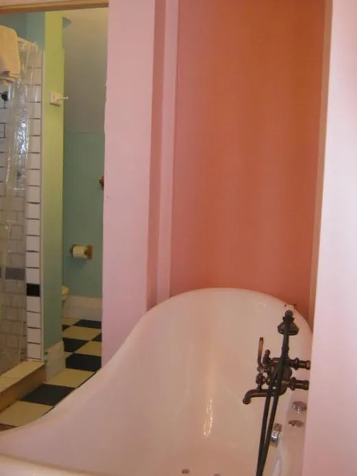 Bathroom in Wakamow Heights Bed and Breakfast