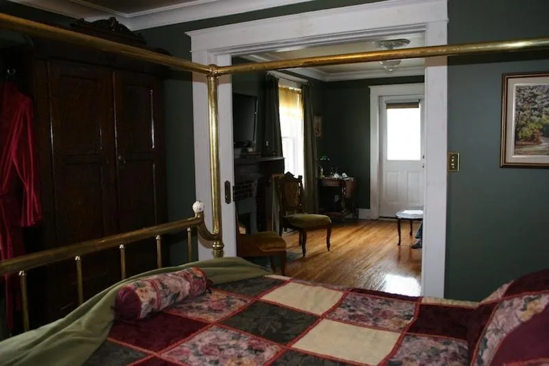 Bed in Wakamow Heights Bed and Breakfast