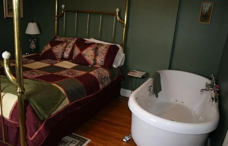 Bed in Wakamow Heights Bed and Breakfast