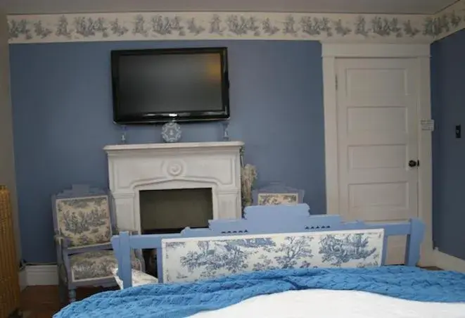 Queen Room in Wakamow Heights Bed and Breakfast Queen Room in Wakamow Heights Bed and Breakfast