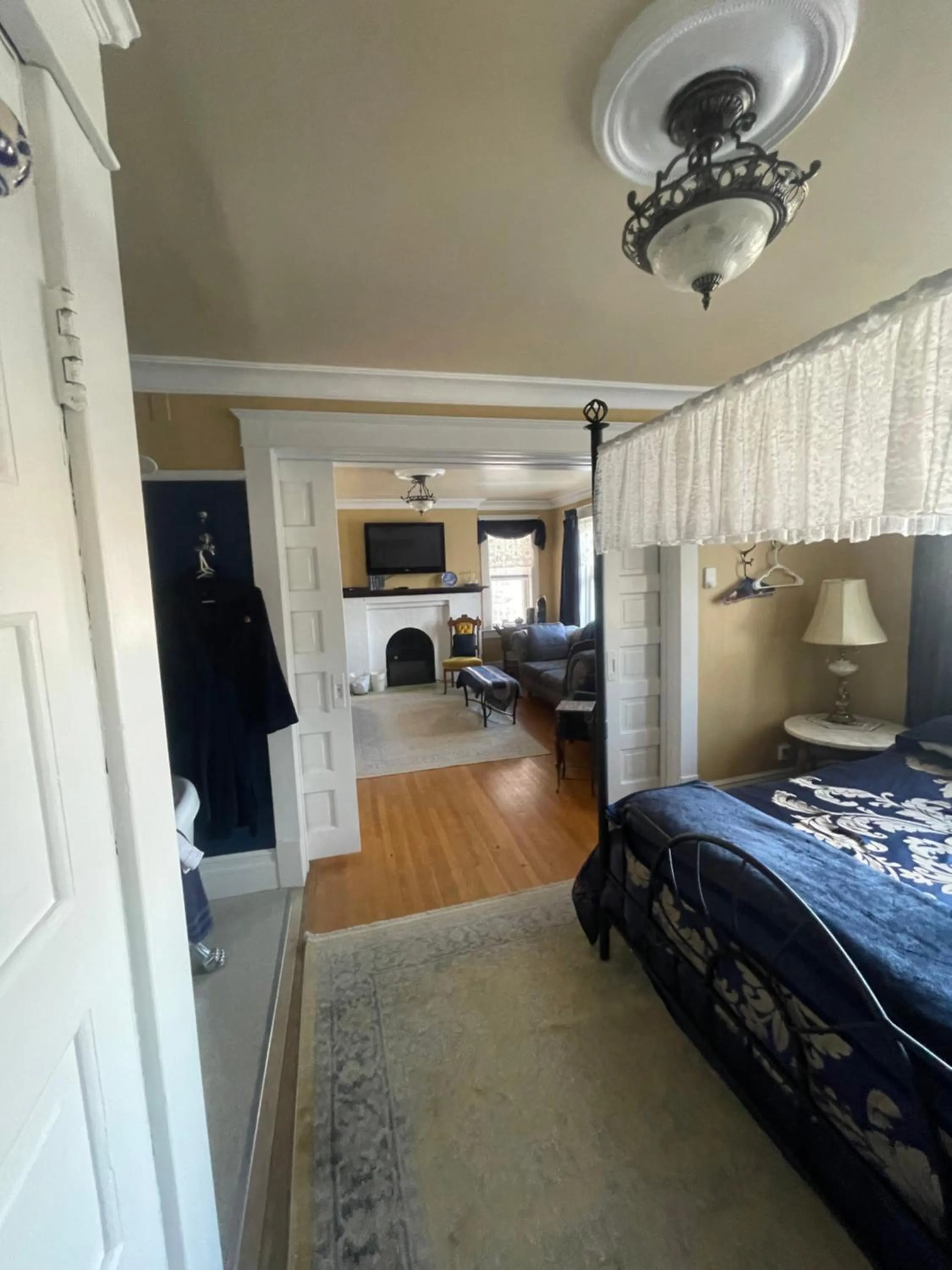 Bed in Wakamow Heights Bed and Breakfast