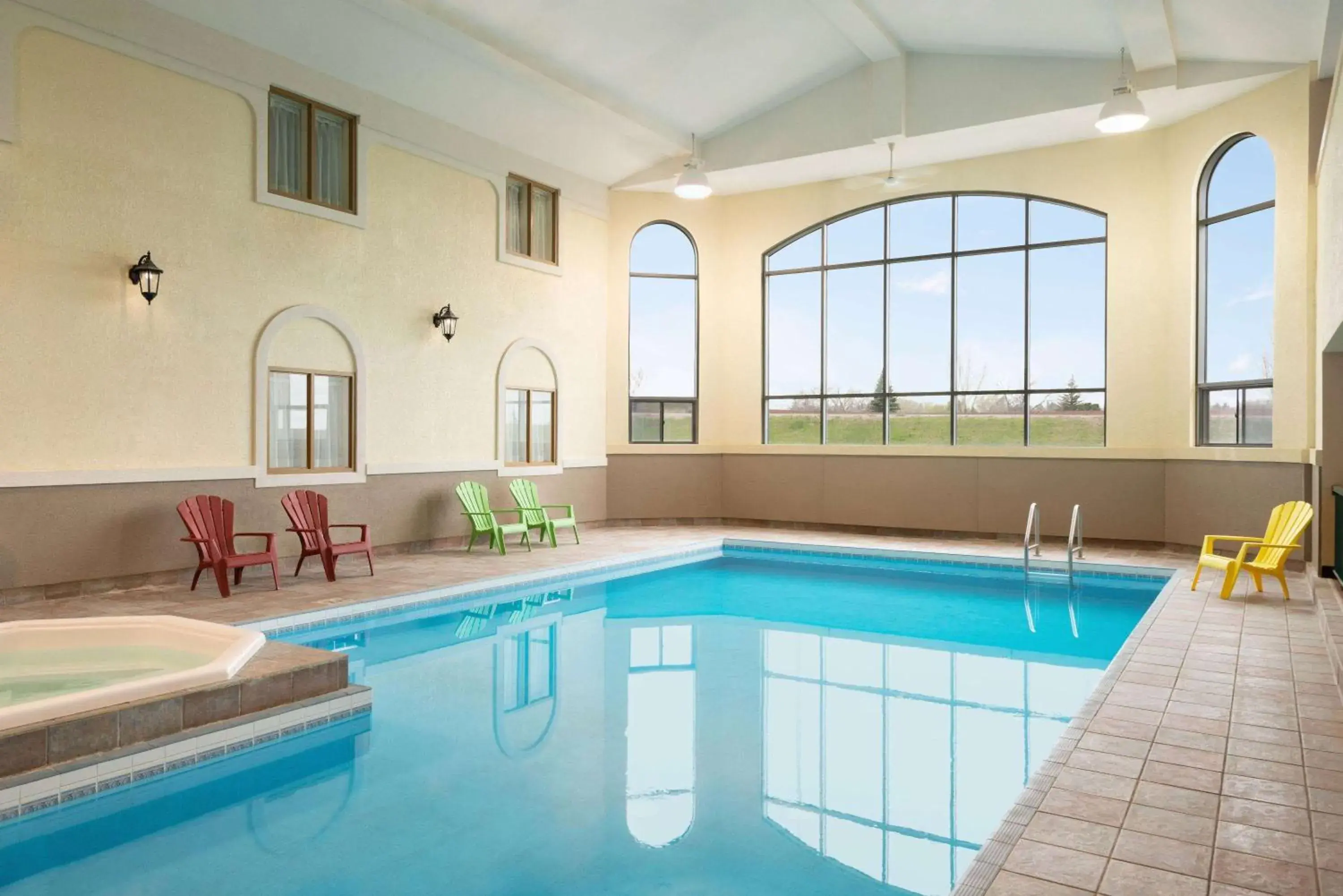 Swimming pool in Days Inn by Wyndham Swift Current Swimming pool in Days Inn by Wyndham Swift Current