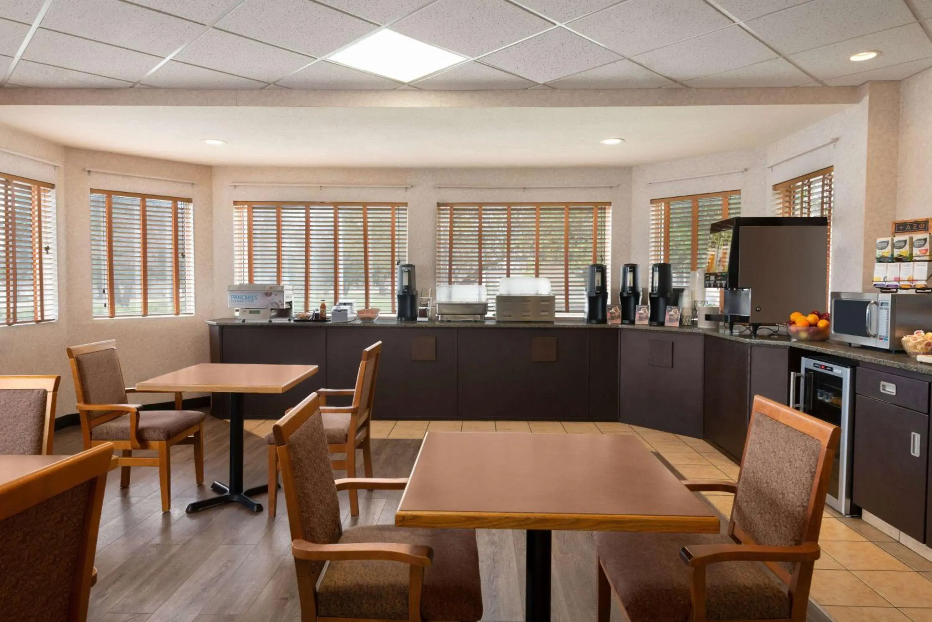 Breakfast in Days Inn by Wyndham Swift Current Breakfast in Days Inn by Wyndham Swift Current