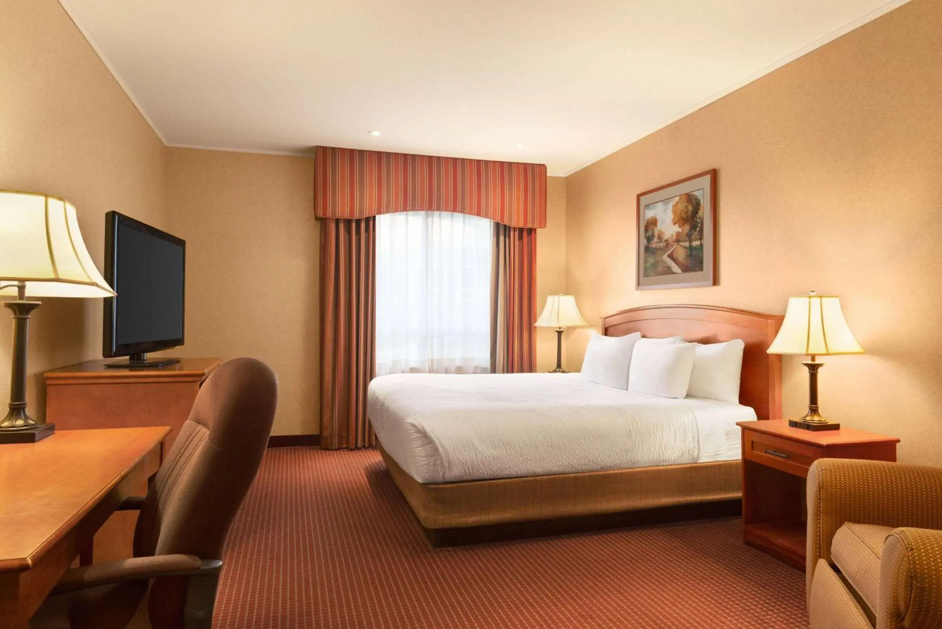 Photo of the whole room, Bed in Days Inn by Wyndham Swift Current Photo of the whole room, Bed in Days Inn by Wyndham Swift Current
