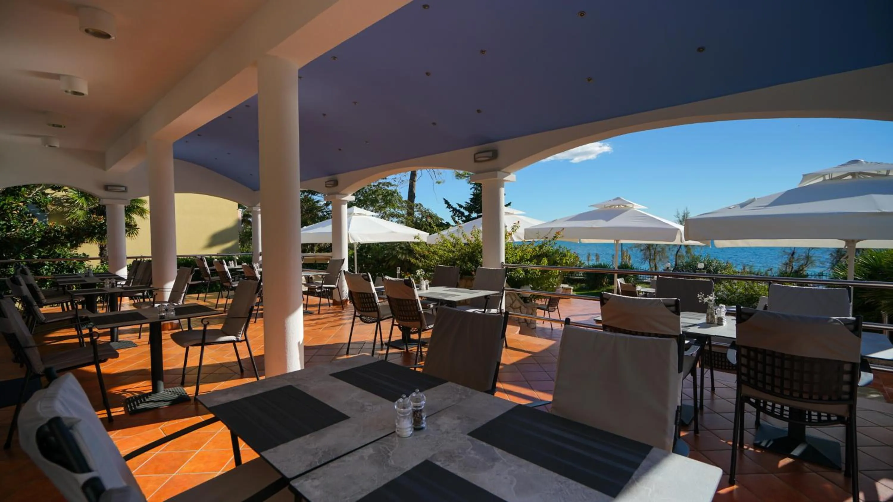 Restaurant/places to eat in Hotel Belvedere