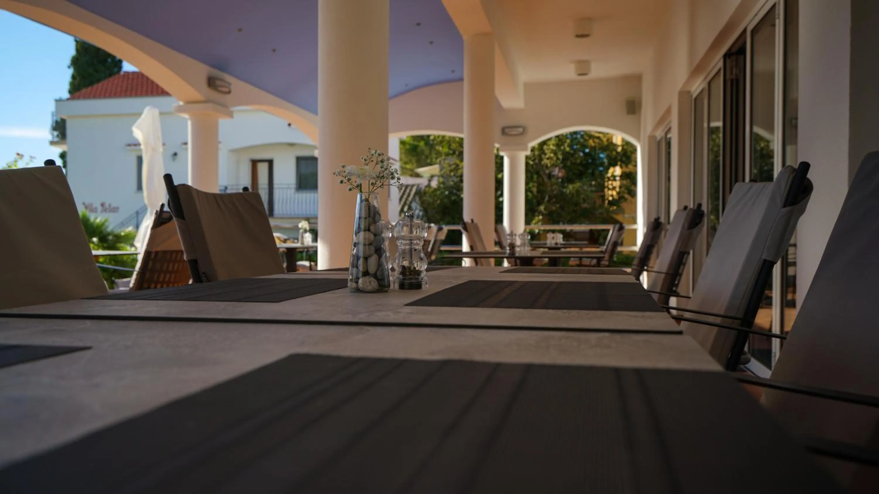 Restaurant/places to eat in Hotel Belvedere