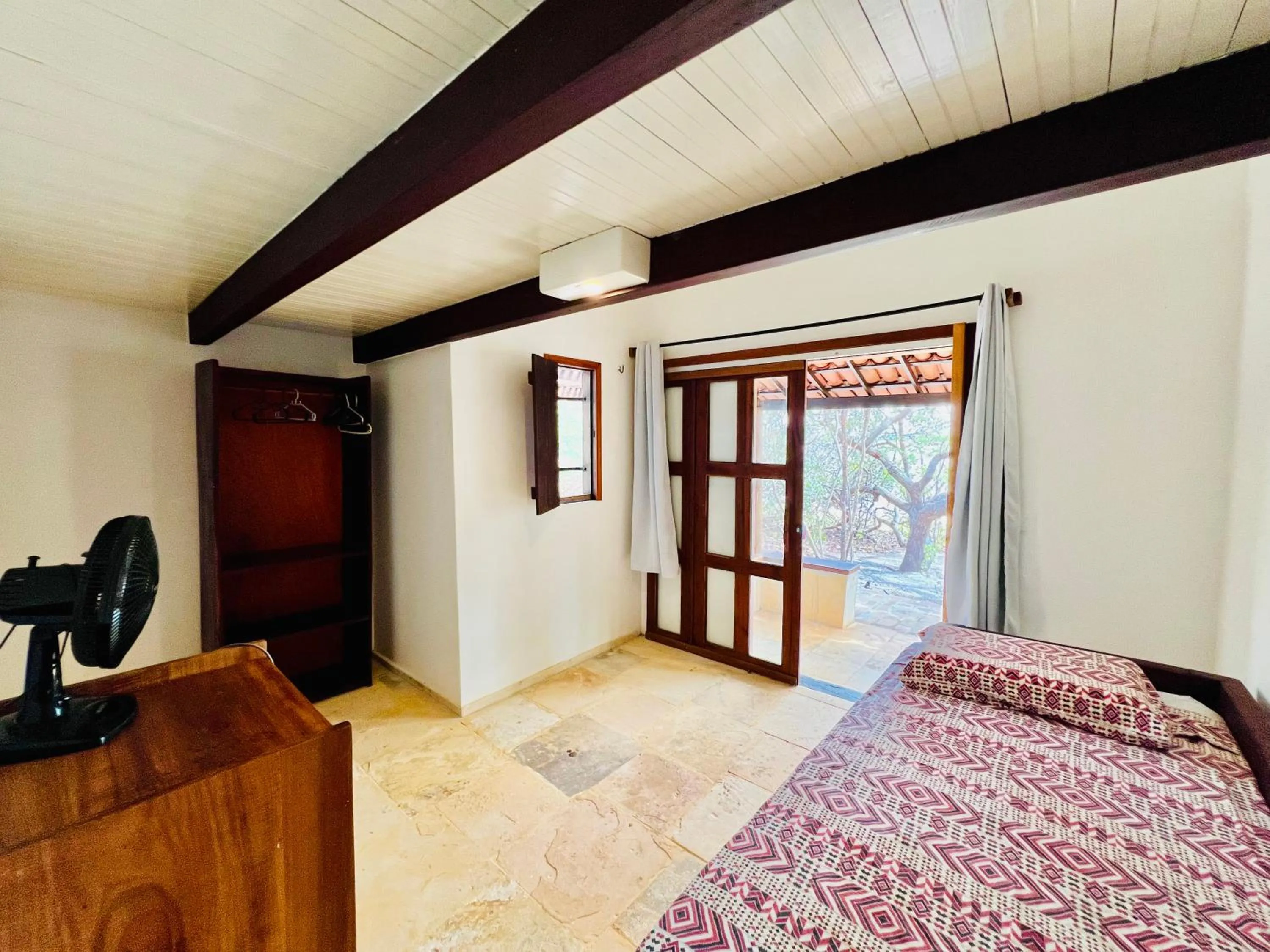 Triple Room with Lake View - single occupancy in Pousada e Restaurante do Paulo