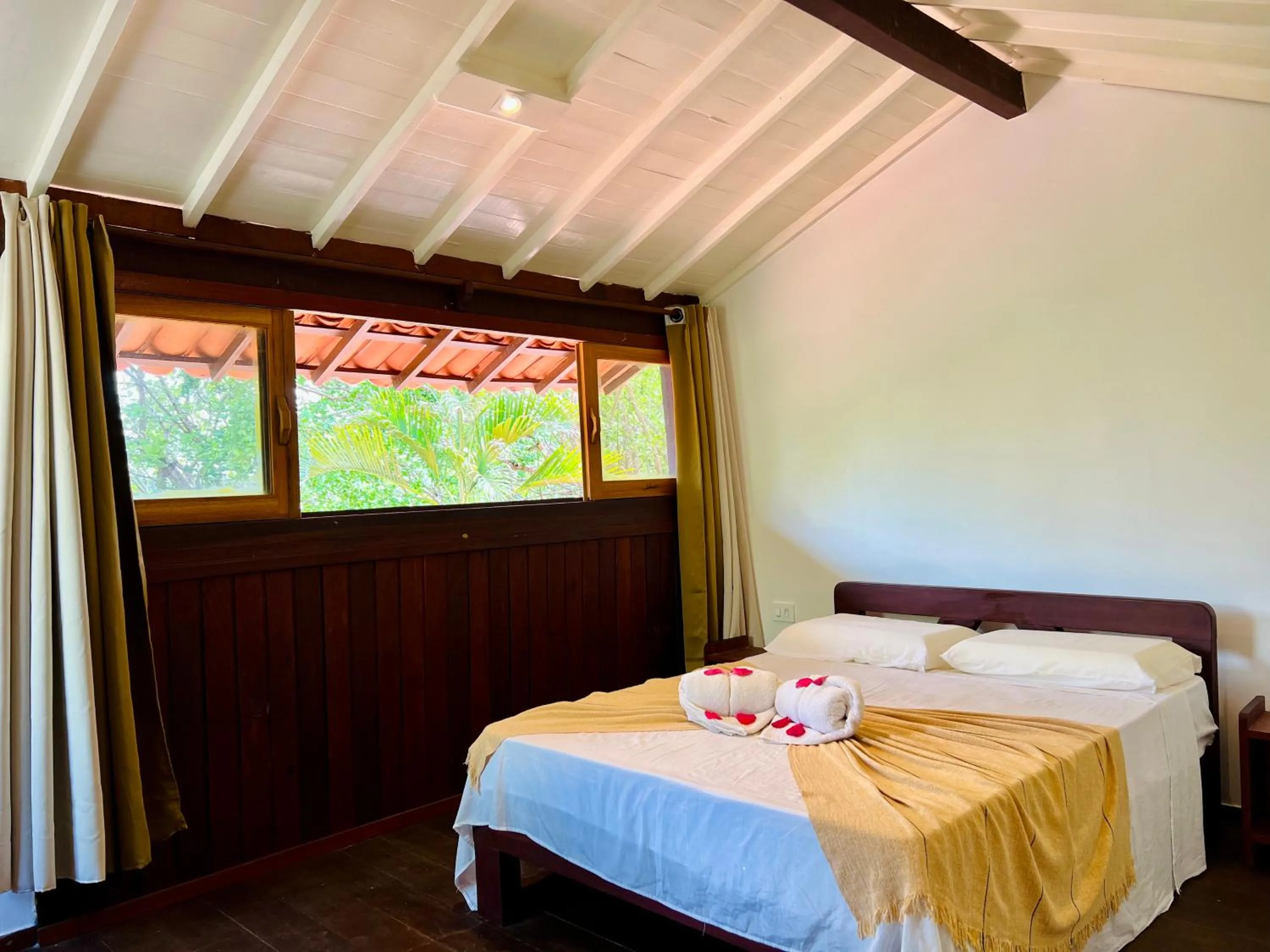 Family Room with Lake View - single occupancy in Pousada e Restaurante do Paulo
