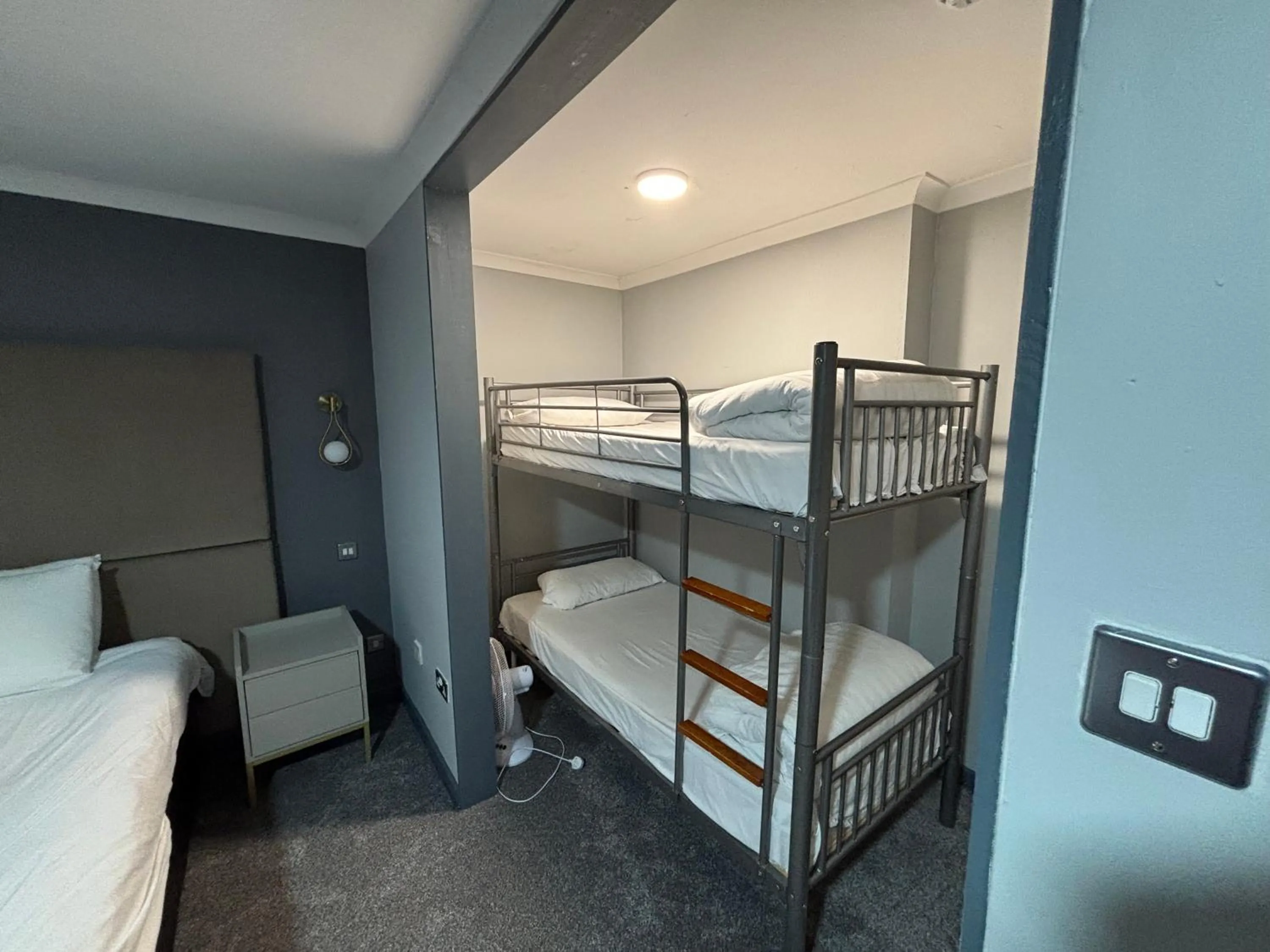 bunk bed, Bed in The Popinjay Hotel