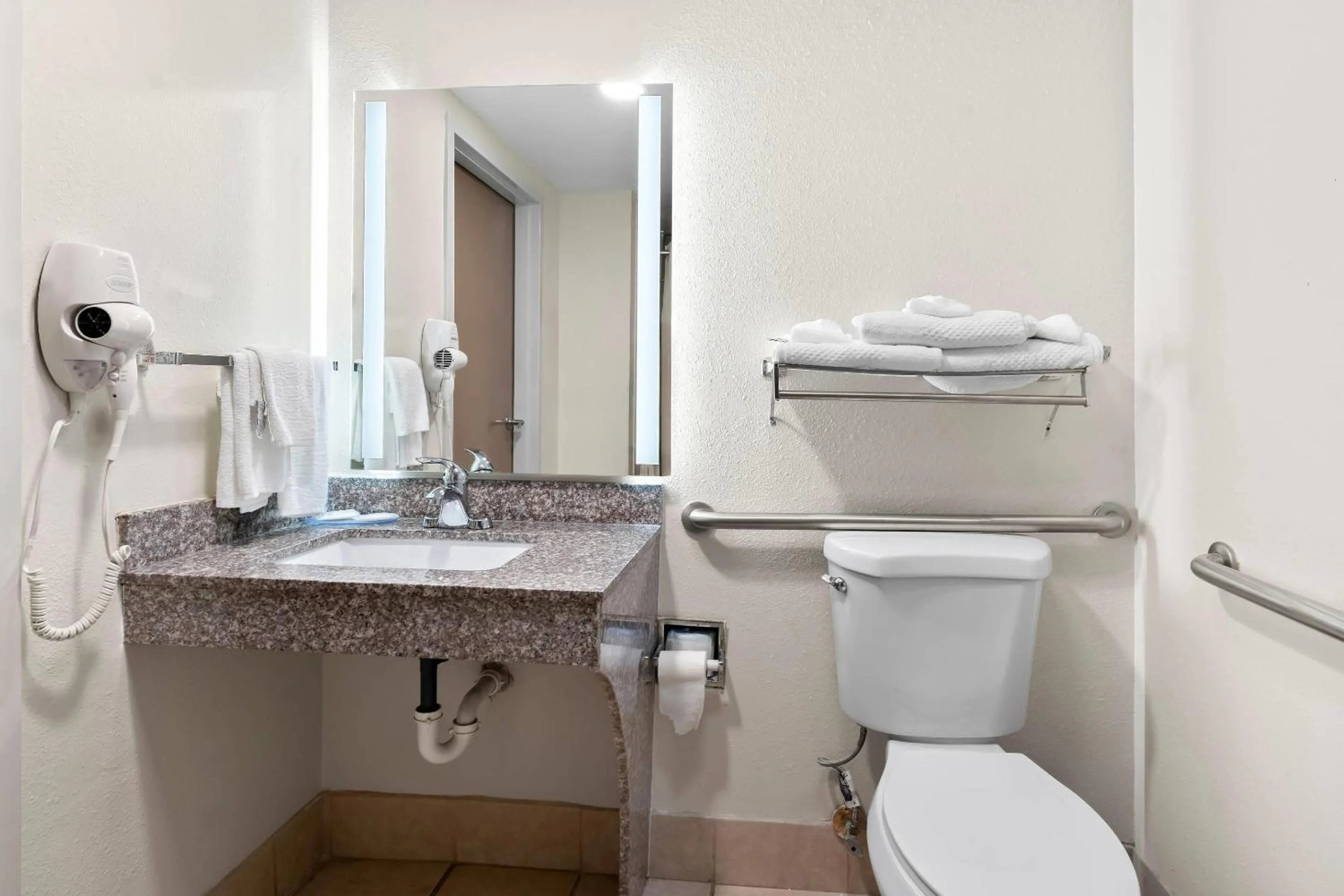 Bedroom in Quality Inn Sandersville