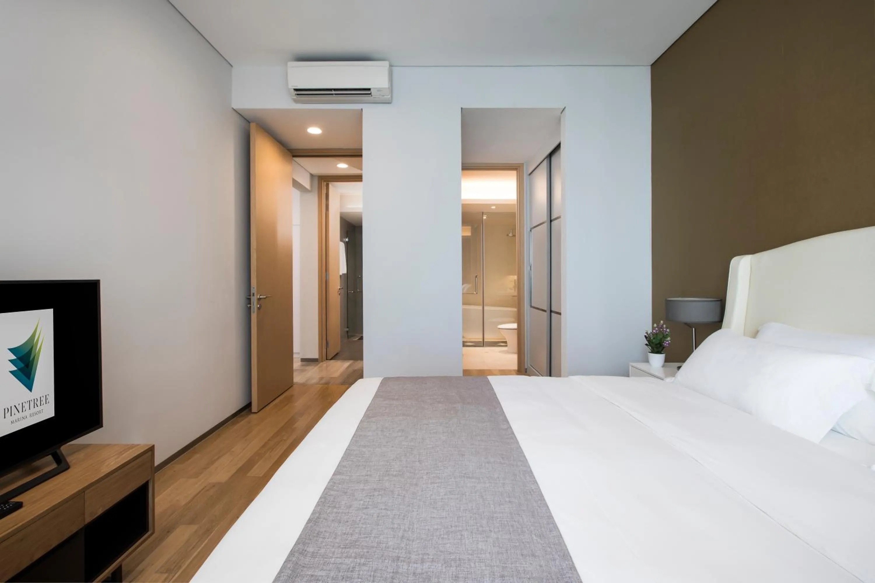 Bedroom in Pinetree Marina Resort