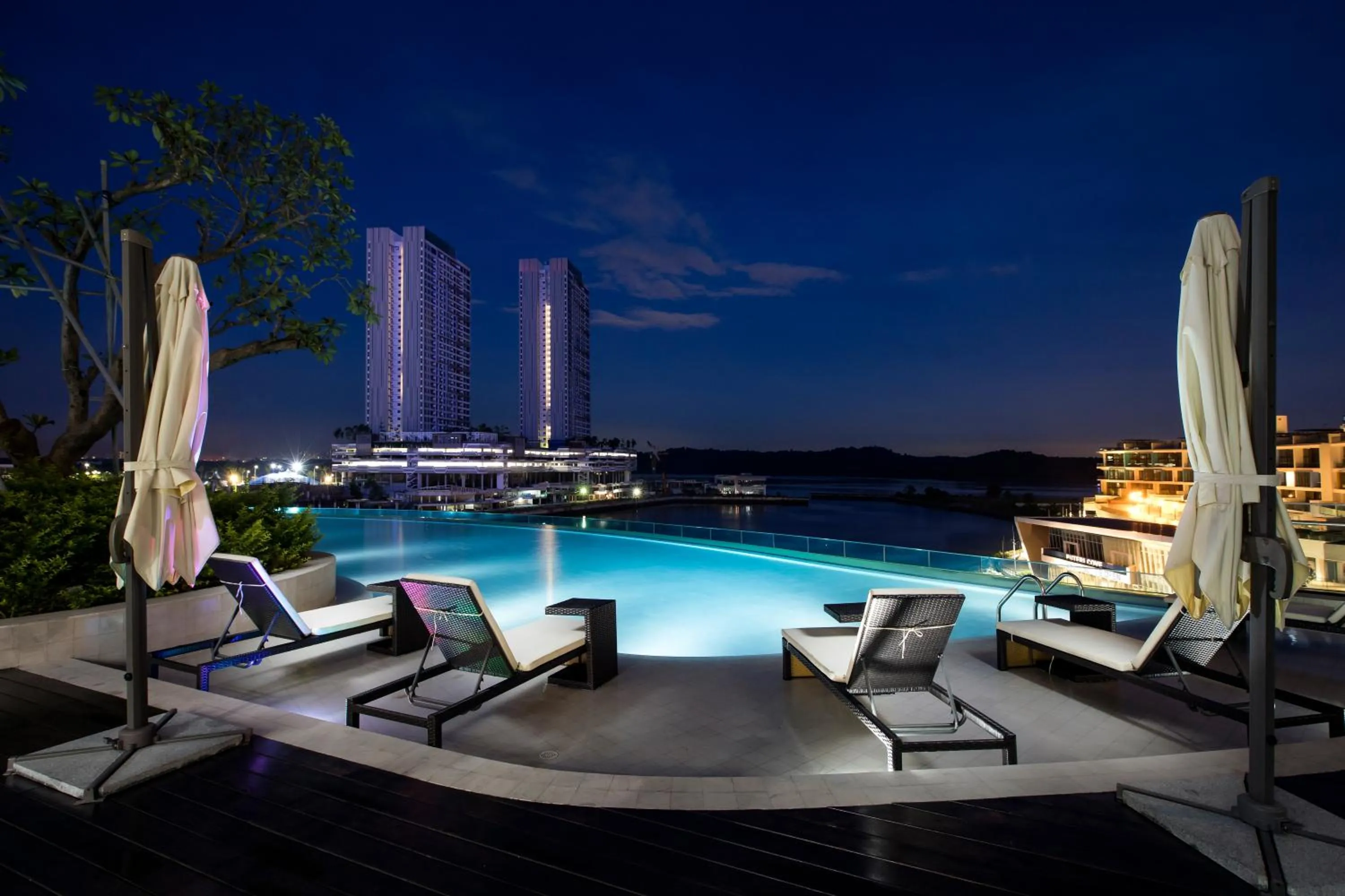 Night in Pinetree Marina Resort