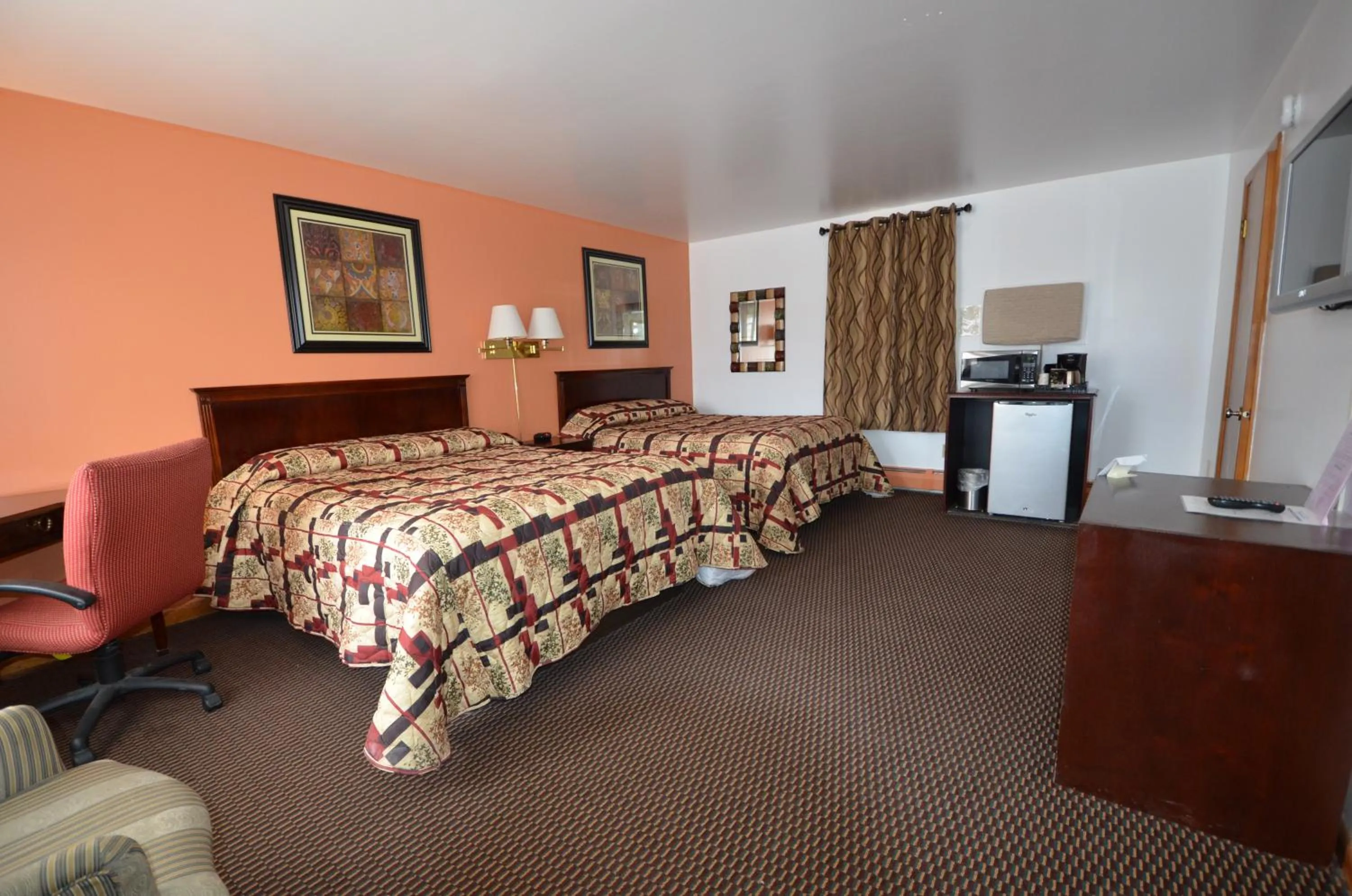 Photo of the whole room, Bed in Williamstown Motel