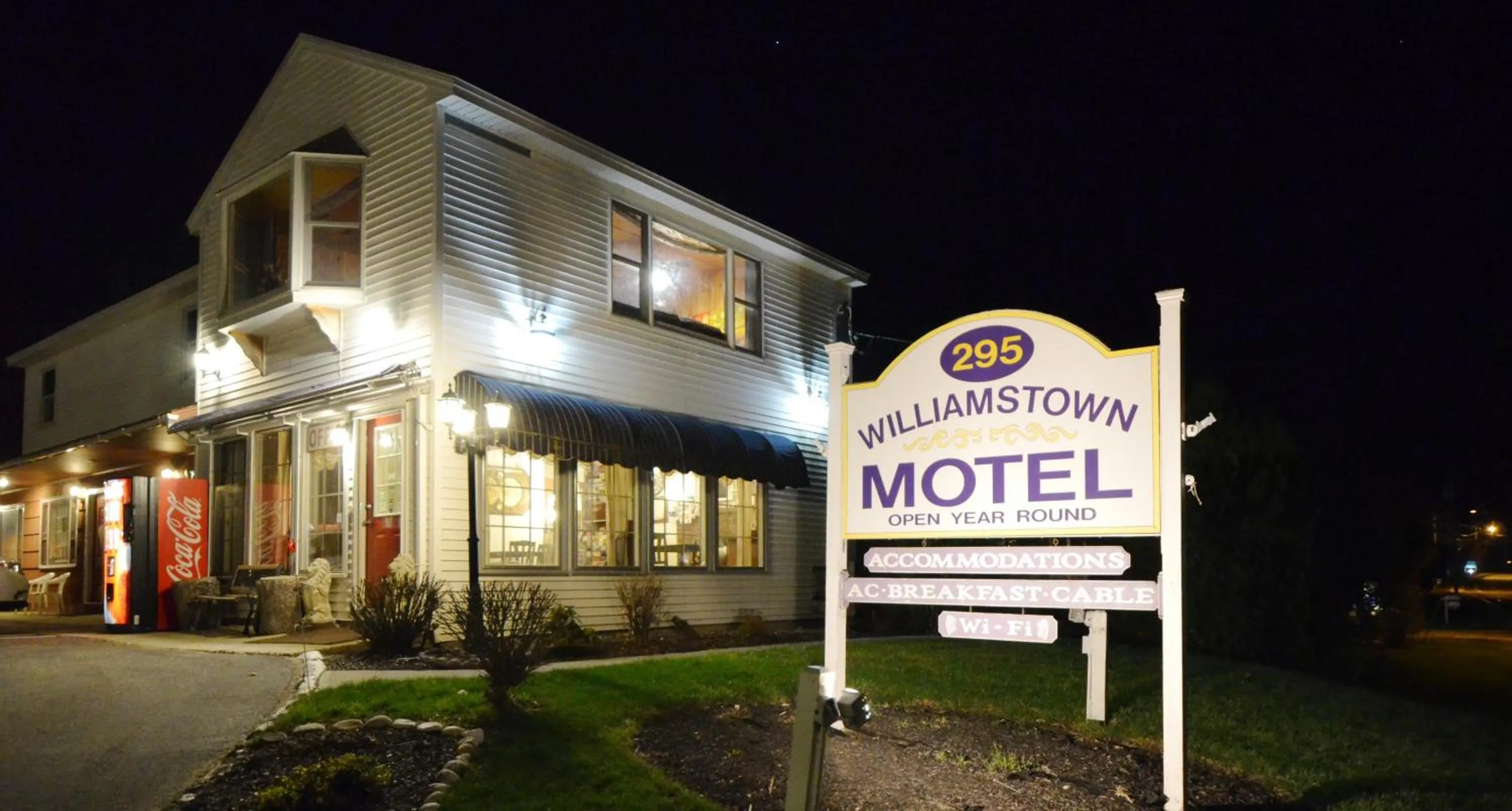 Facade/entrance in Williamstown Motel