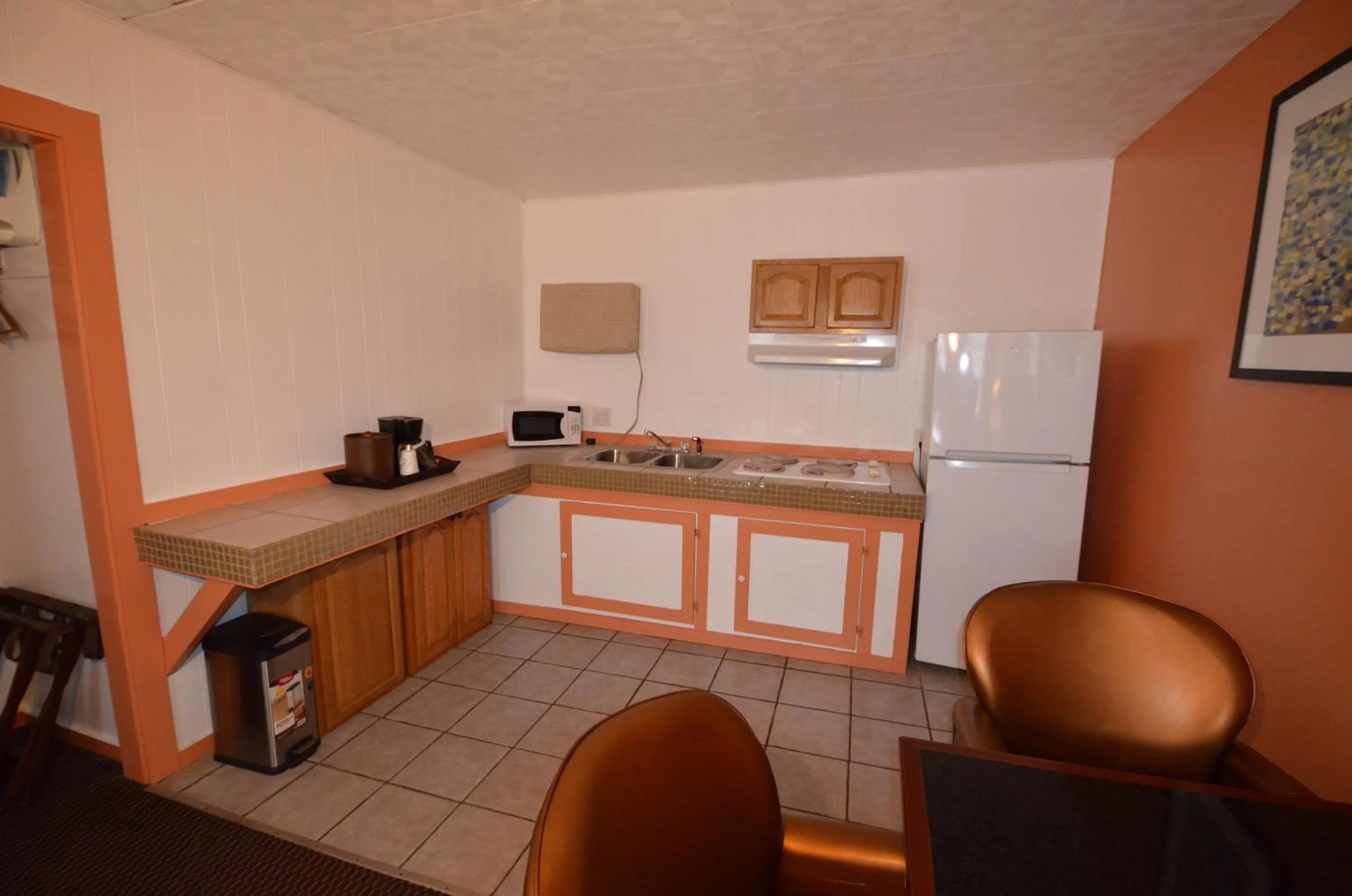 Kitchen or kitchenette in Williamstown Motel