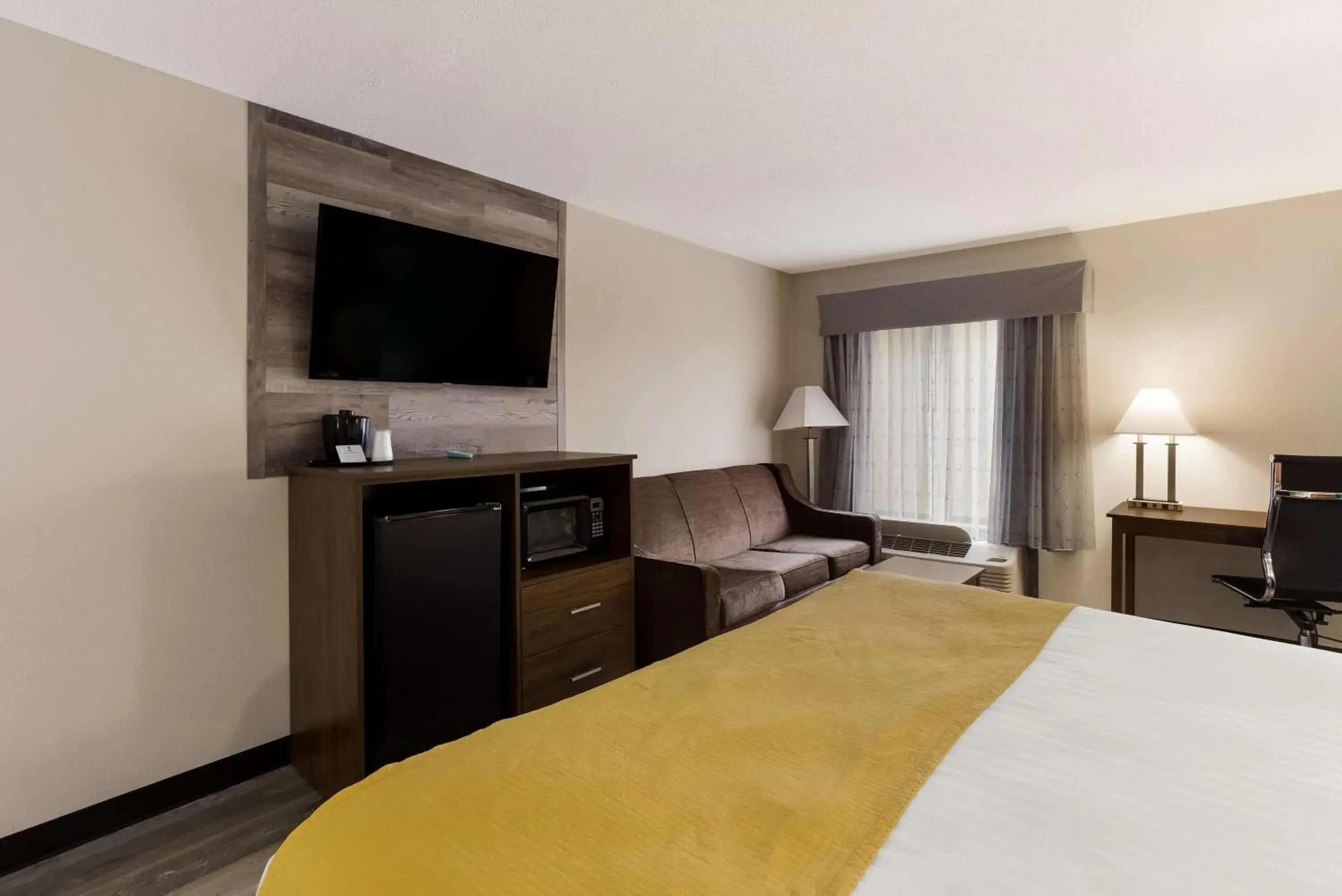 Bedroom, Bed in Best Western Crossroads Inn Bedroom, Bed in Best Western Crossroads Inn