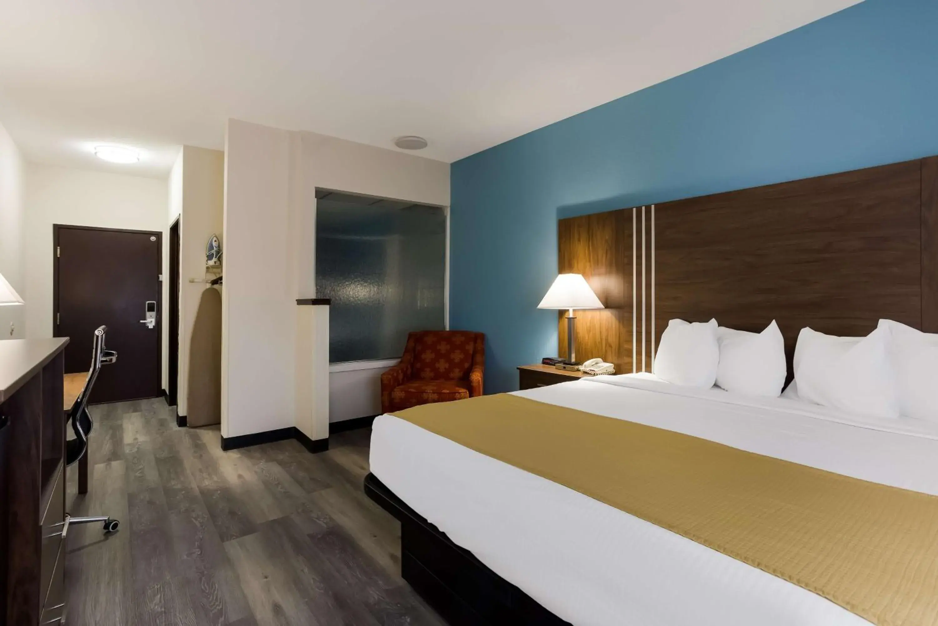 Bedroom, Bed in Best Western Crossroads Inn Bedroom, Bed in Best Western Crossroads Inn