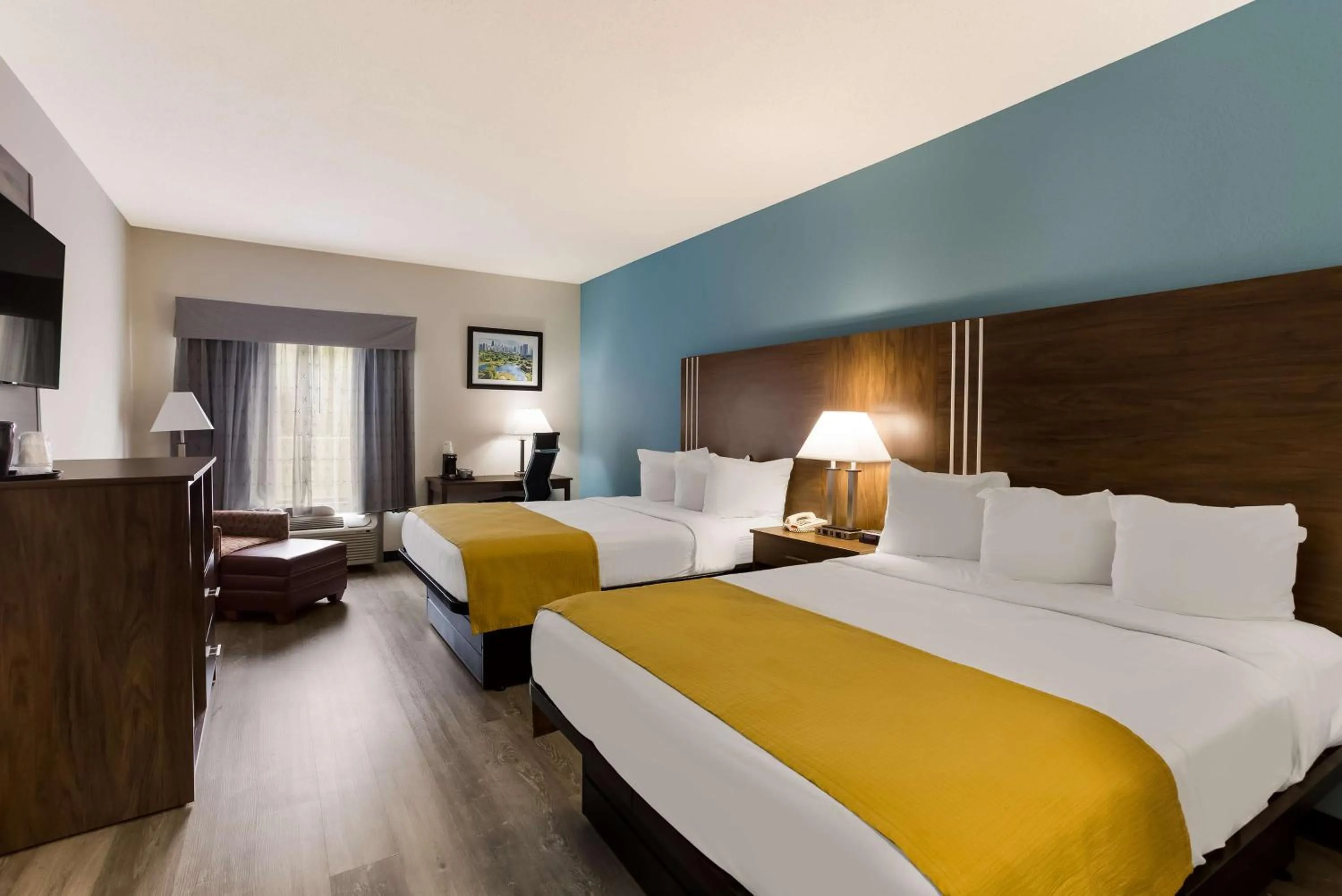 Bedroom, Bed in Best Western Crossroads Inn