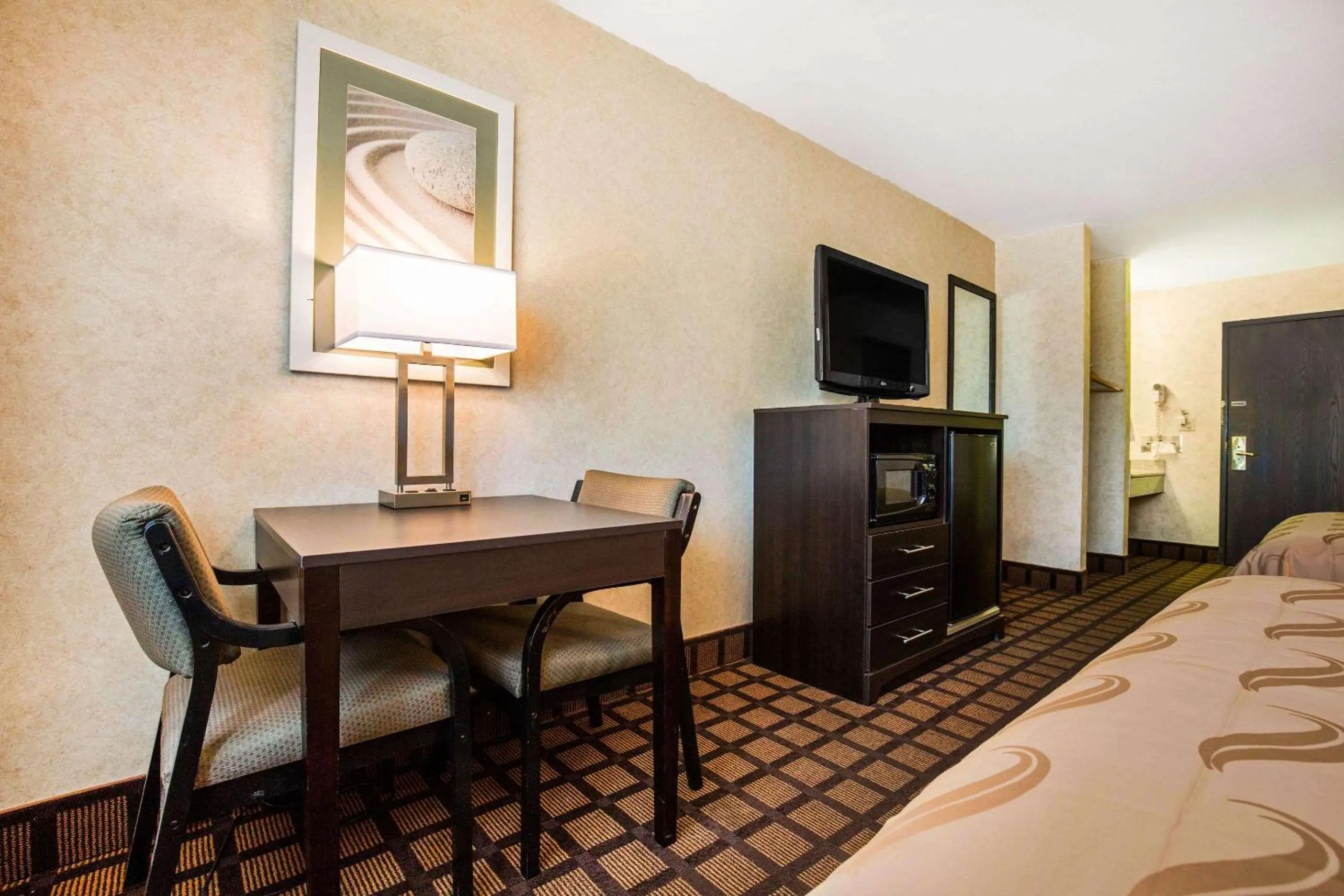 Photo of the whole room, Bed in Quality Inn Monee I-57