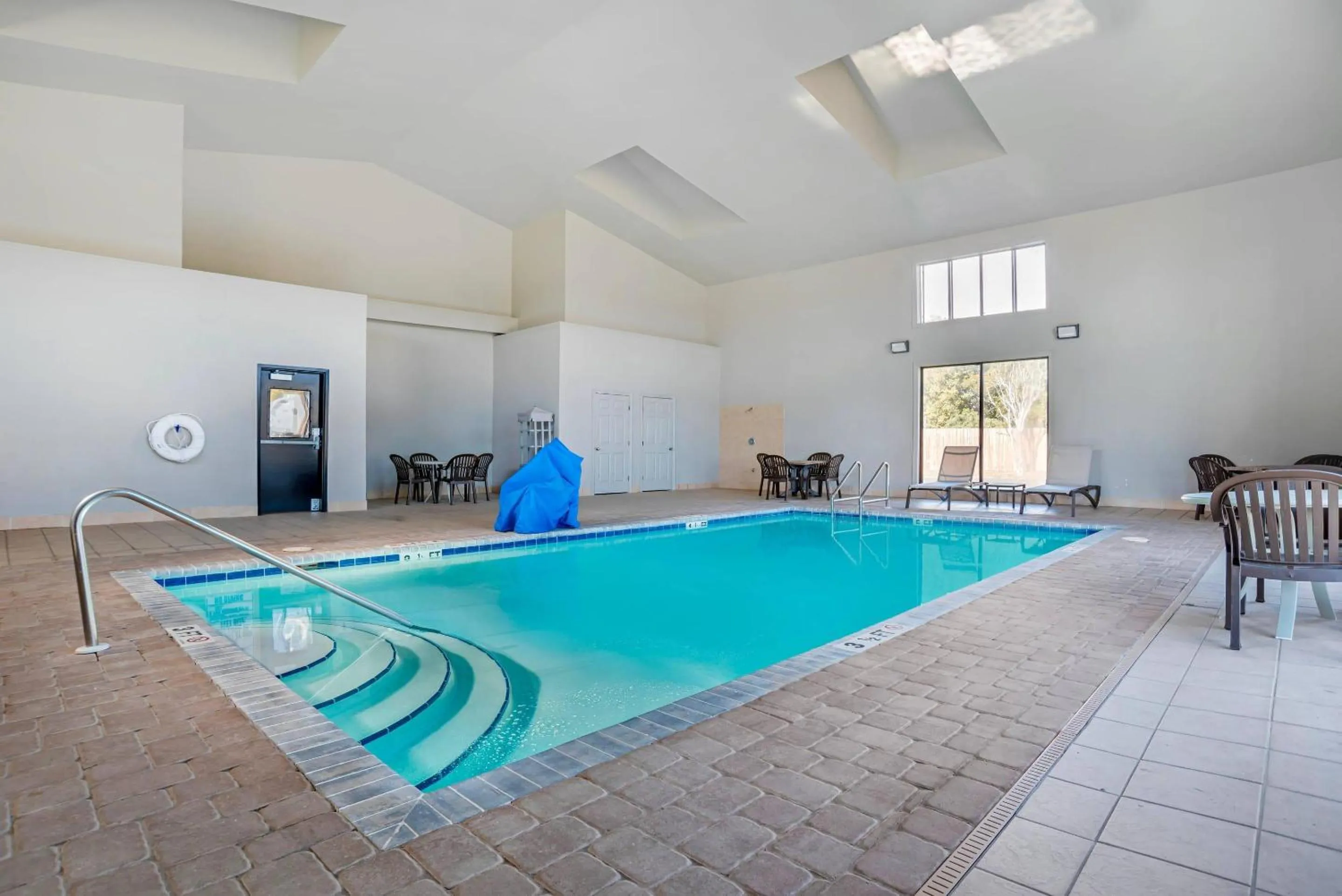 Swimming pool in Comfort Inn Pensacola near NAS Corry Station