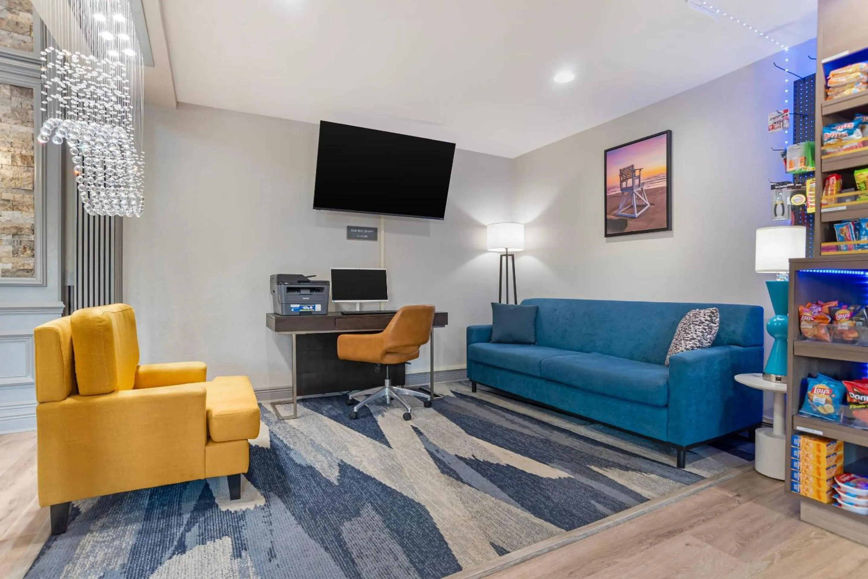 Communal lounge/ TV room in Comfort Inn Pensacola near NAS Corry Station