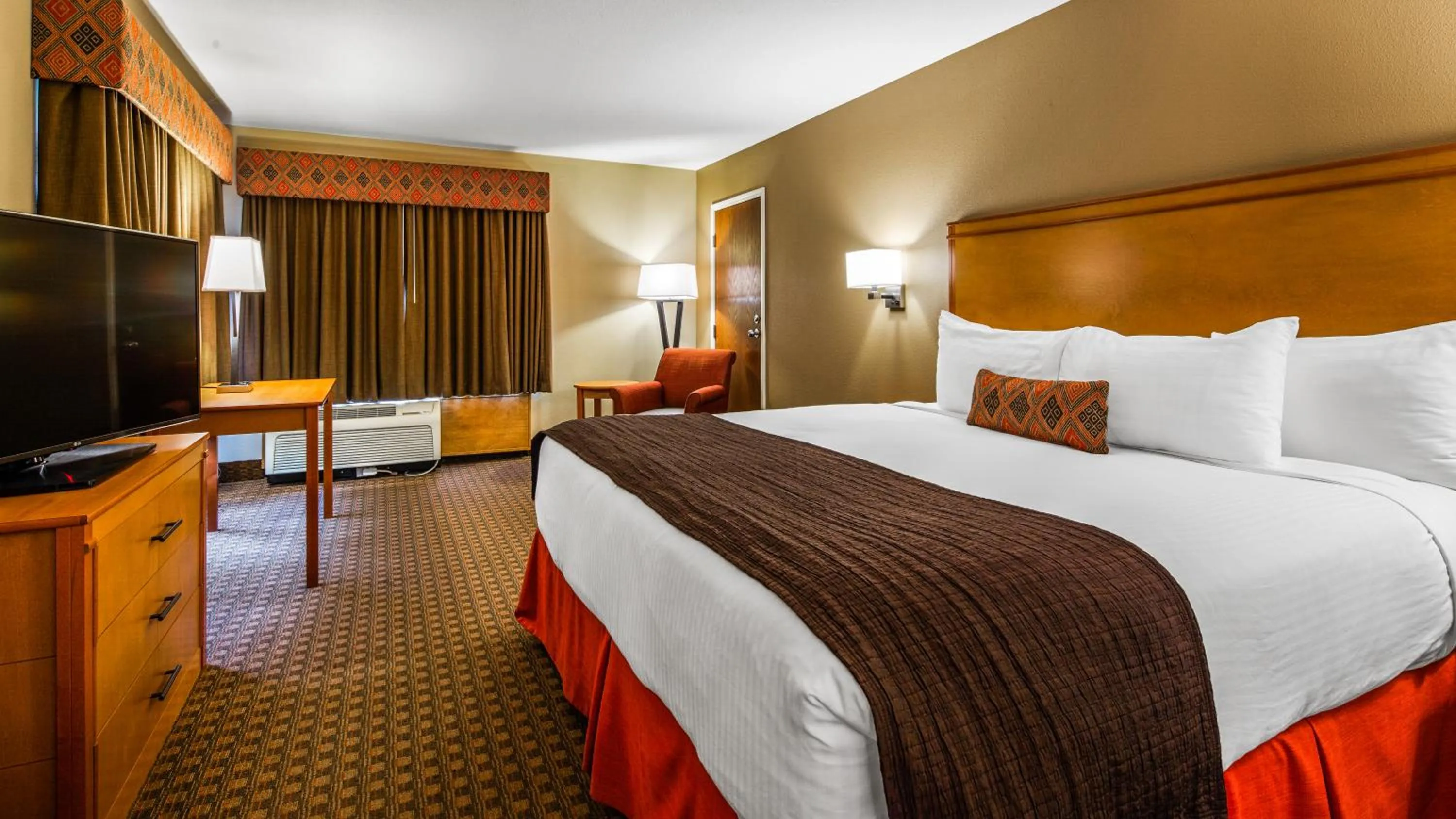 Bedroom, Bed in Best Western Plus Olympic Inn