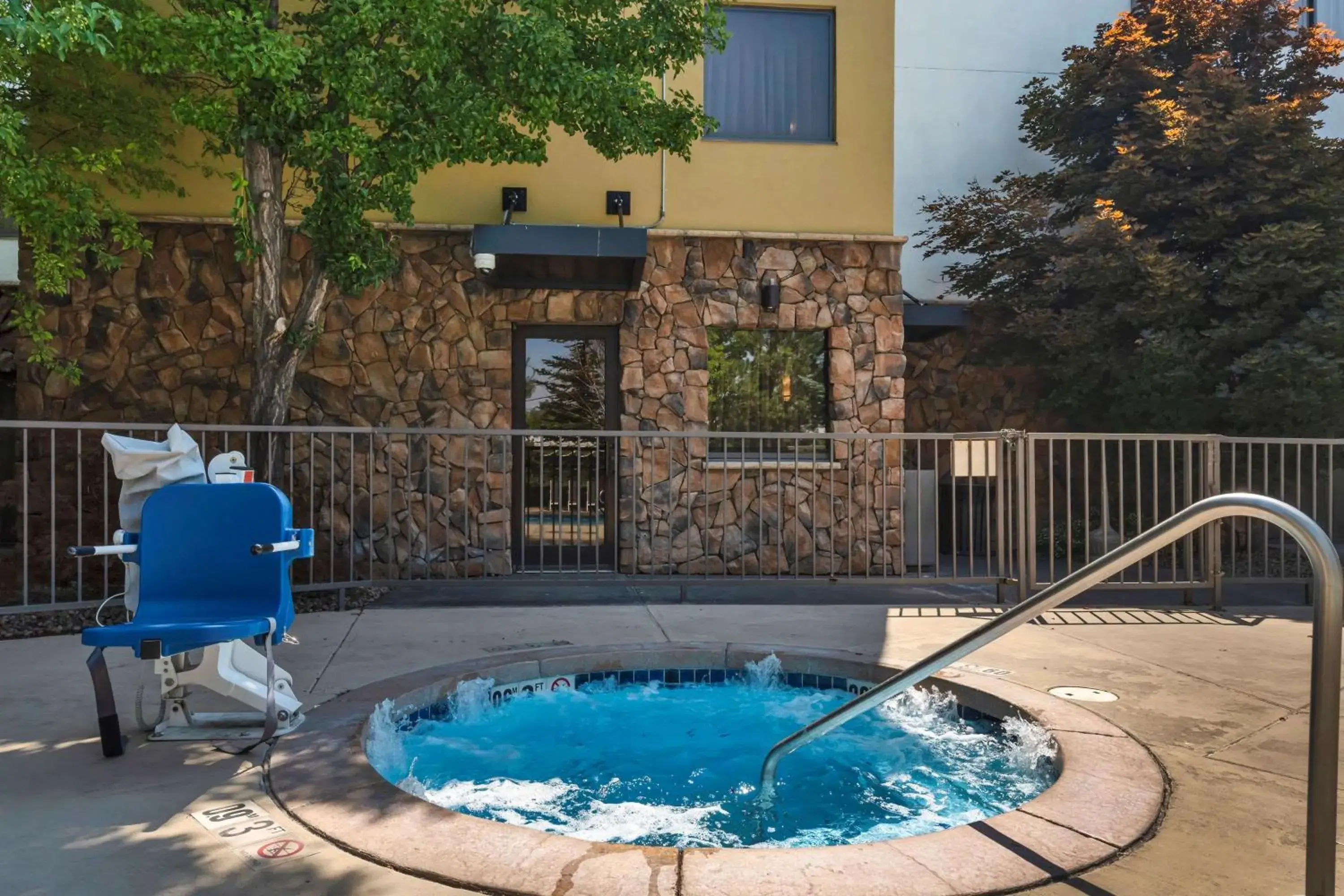 Pool view in Best Western Plus Olympic Inn Pool view in Best Western Plus Olympic Inn