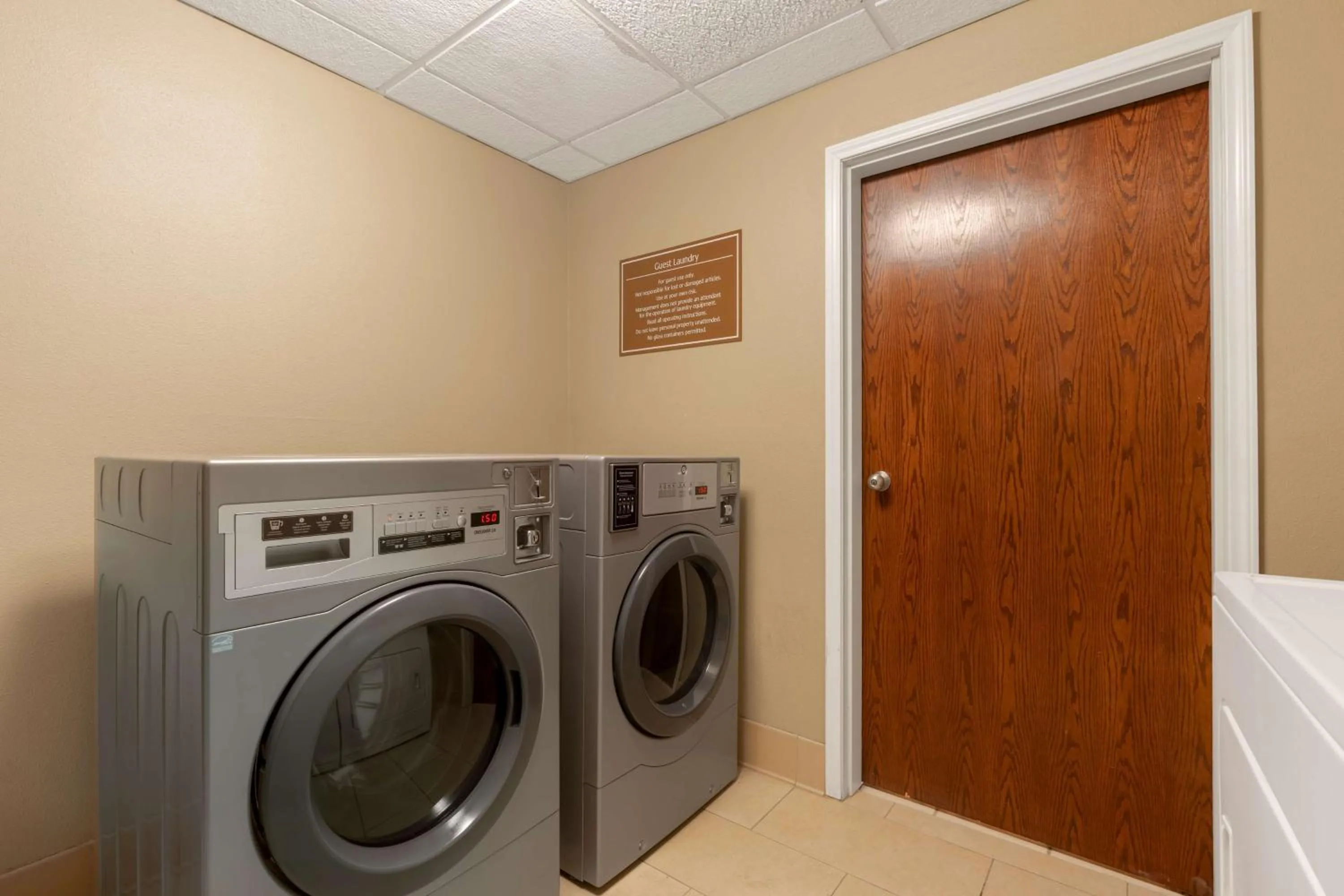 laundry in Best Western Plus Olympic Inn