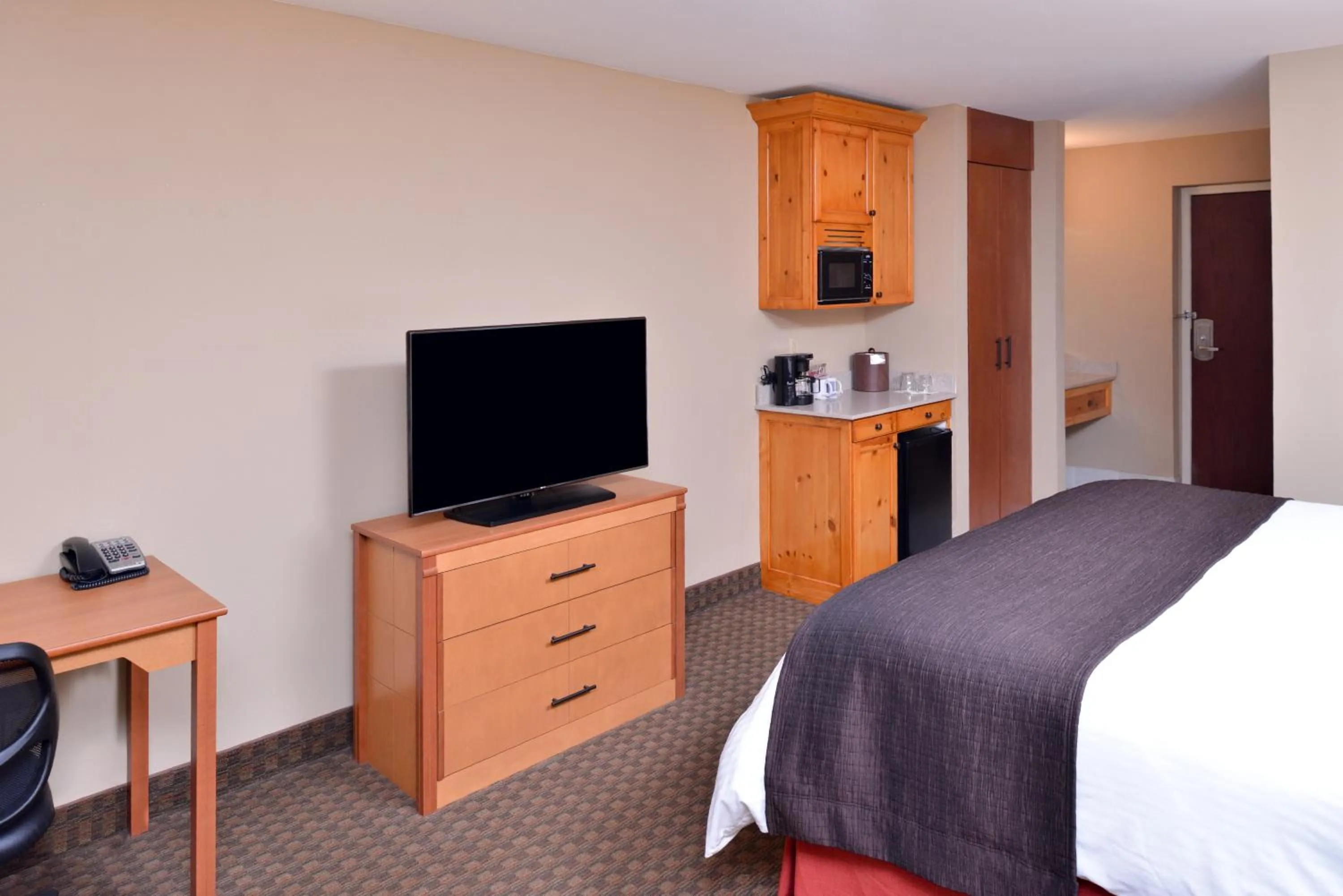 TV and multimedia, Bed in Best Western Plus Olympic Inn