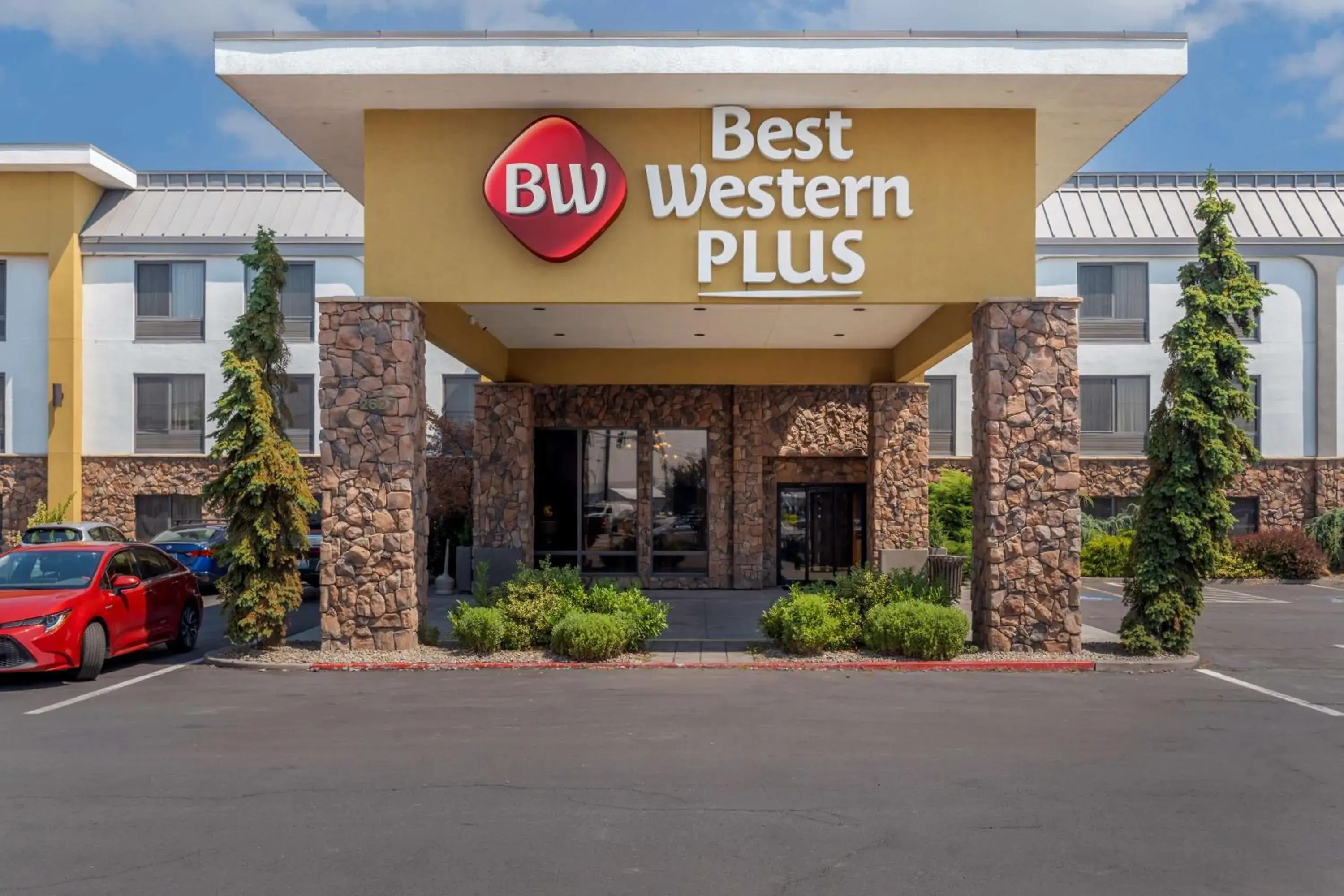 Property building in Best Western Plus Olympic Inn Property building in Best Western Plus Olympic Inn