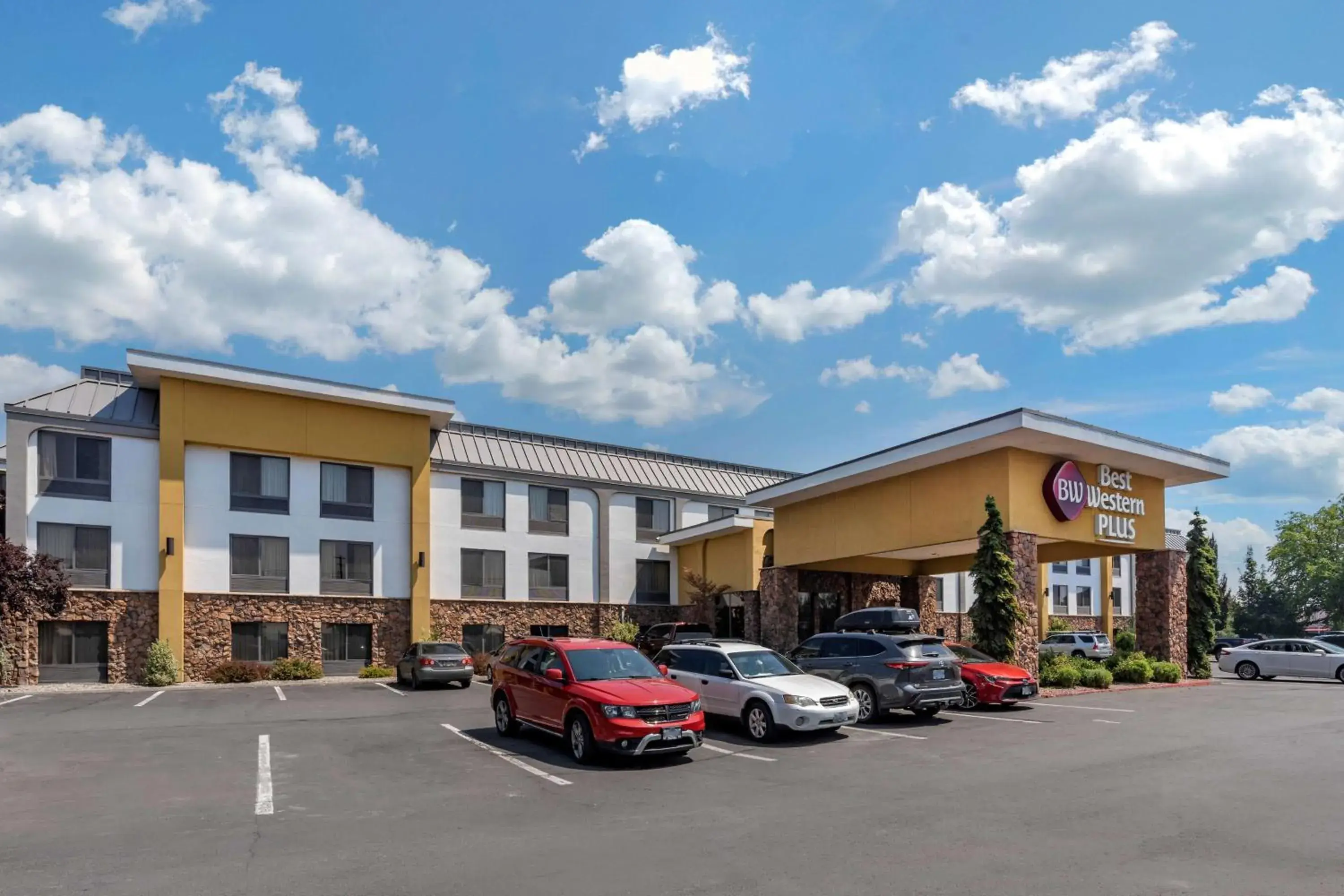Property building in Best Western Plus Olympic Inn Property building in Best Western Plus Olympic Inn