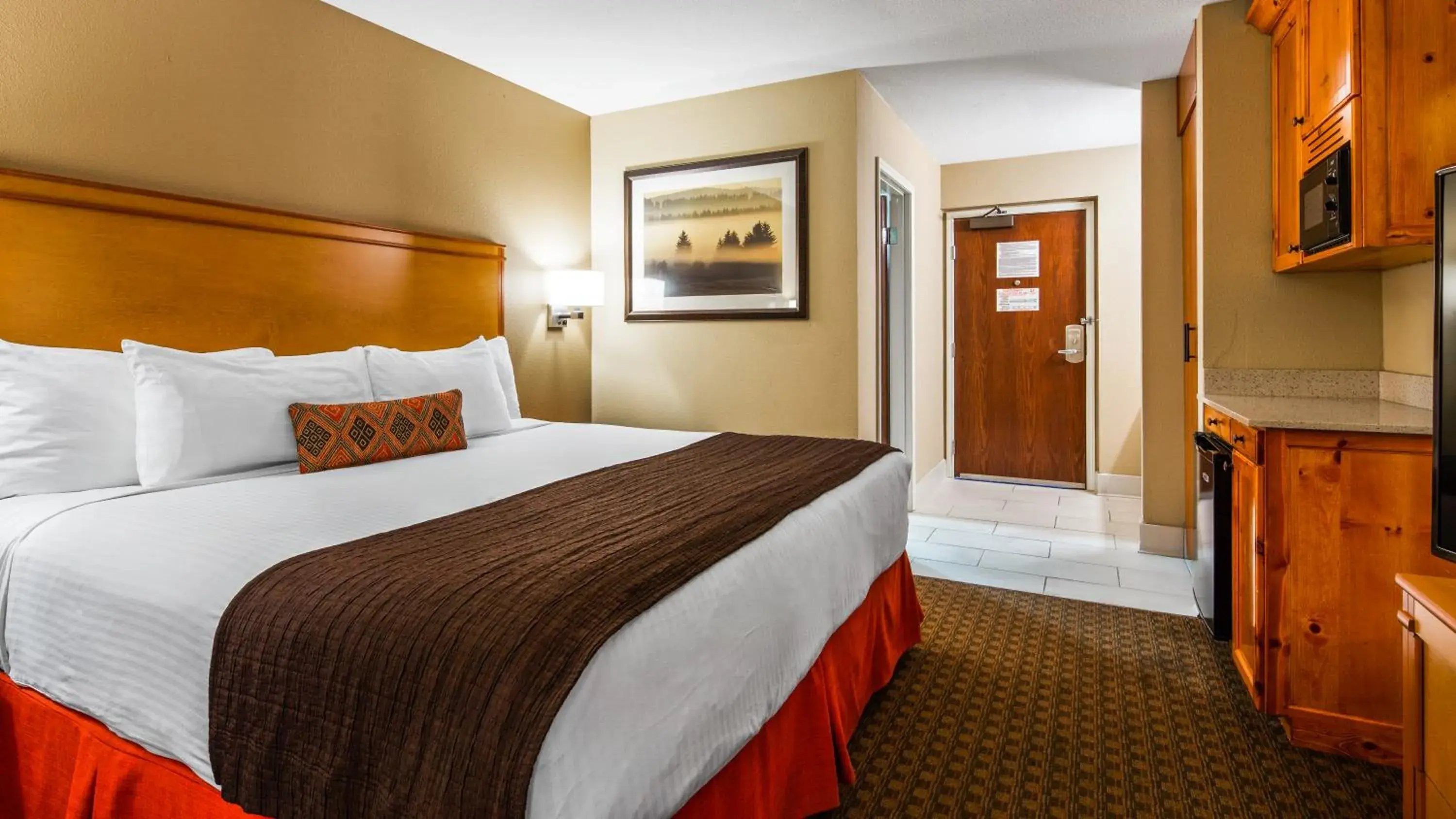 Facade/entrance, Bed in Best Western Plus Olympic Inn Facade/entrance, Bed in Best Western Plus Olympic Inn
